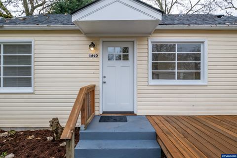1690 Trade St SE Salem OR 97301