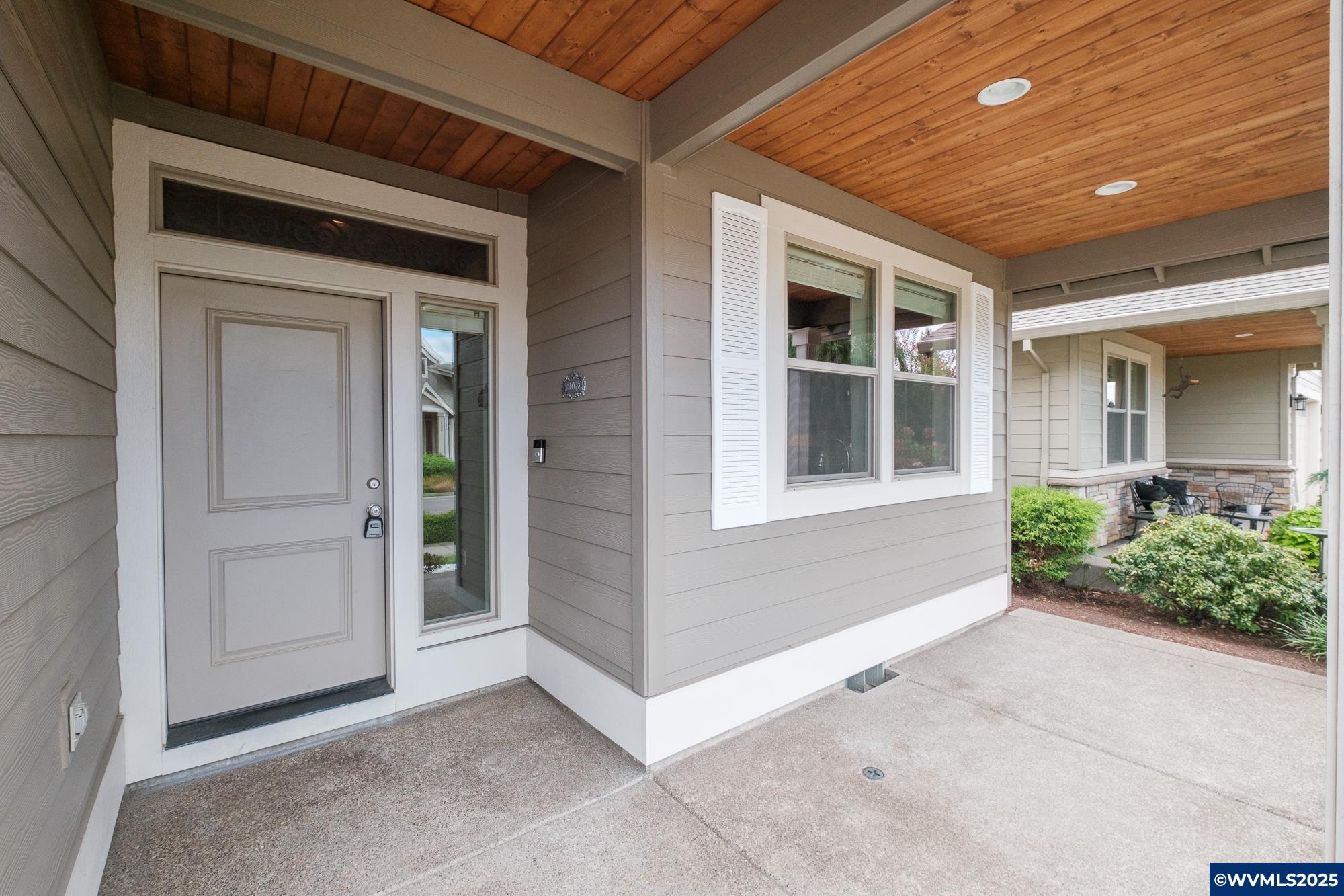 1242 N Lydia Av