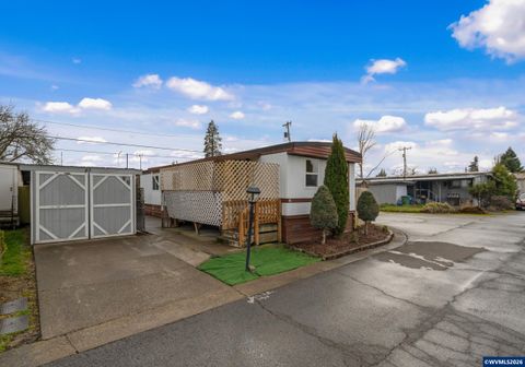 612 N Cascade Dr Woodburn OR 97071