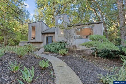 4298 River Rd S Salem OR 97302