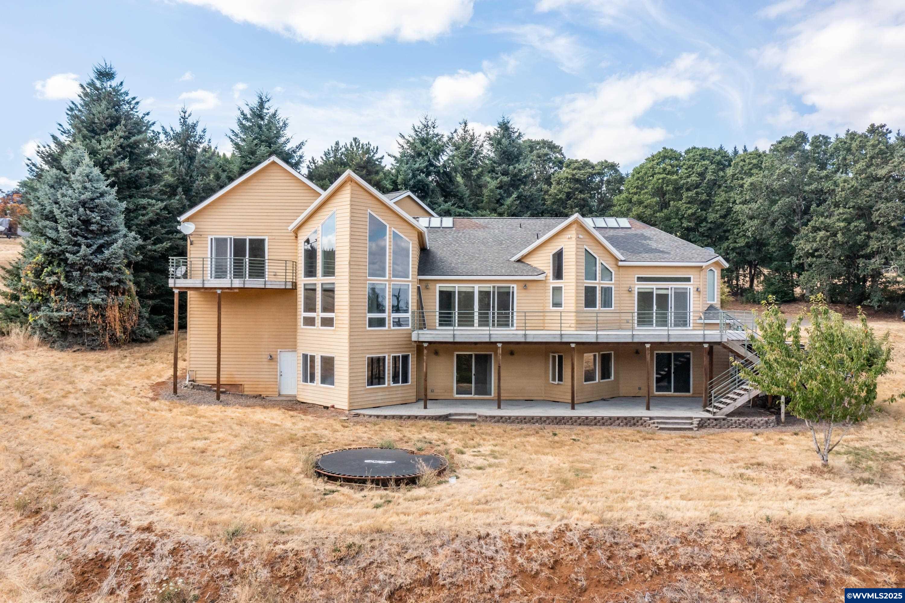 7002 Rainbow Dr SE
