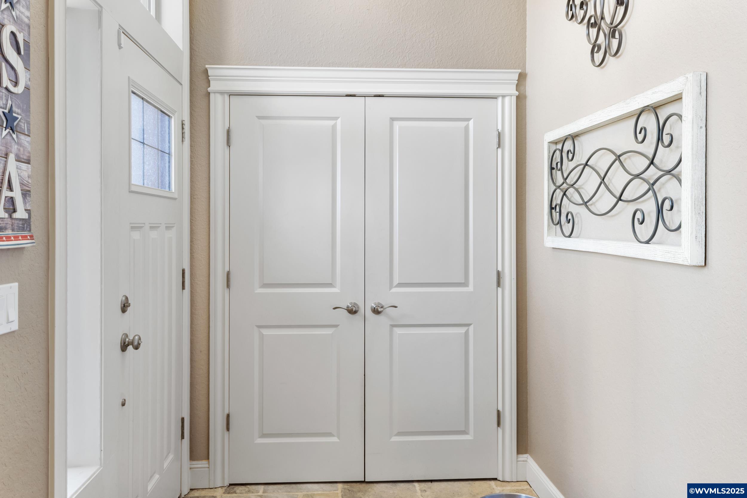 4697 Southampton Dr SE