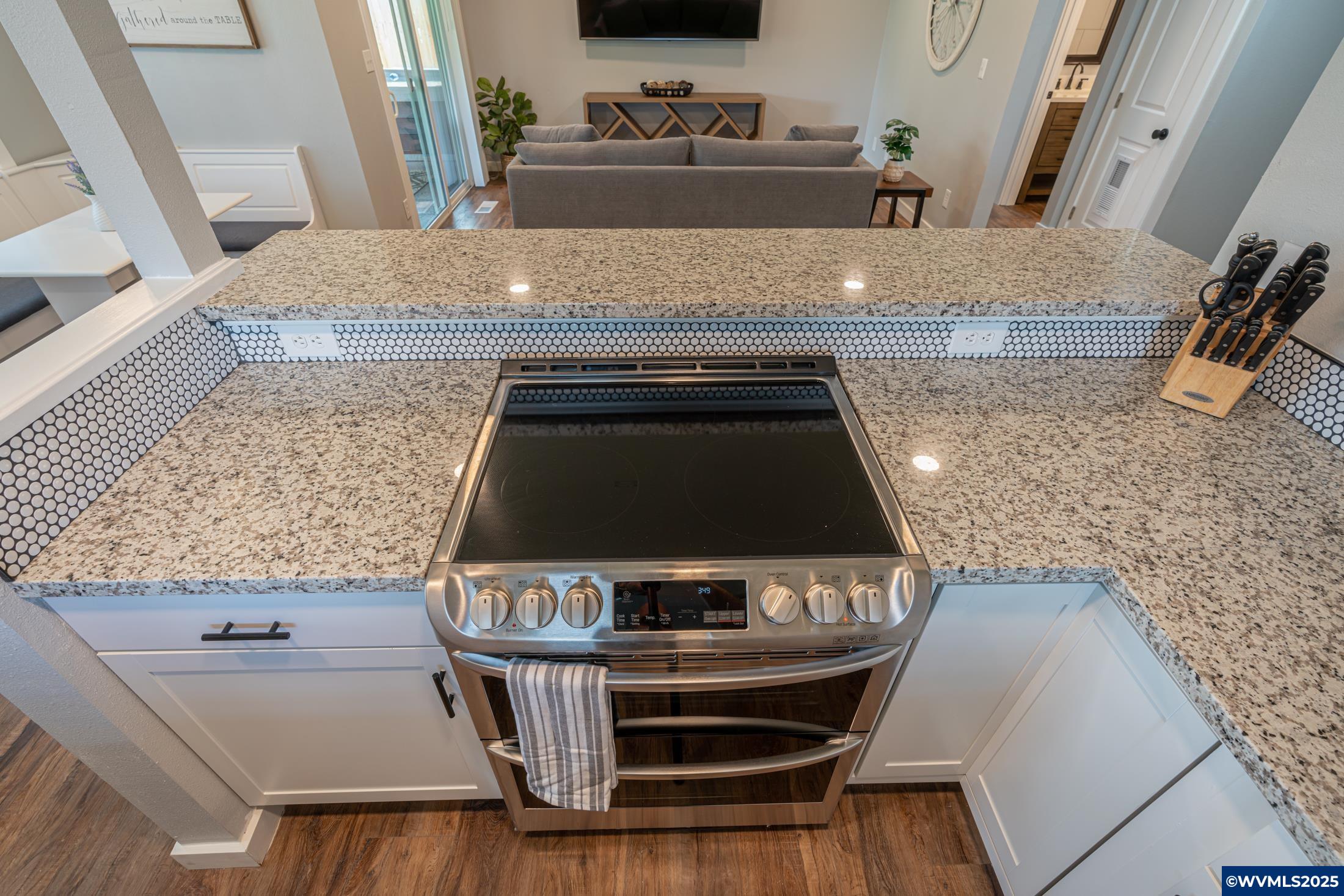 Independence, Oregon 97351, United States, 2 Bedrooms Bedrooms, ,1 BathroomBathrooms,Residential,Active,216876