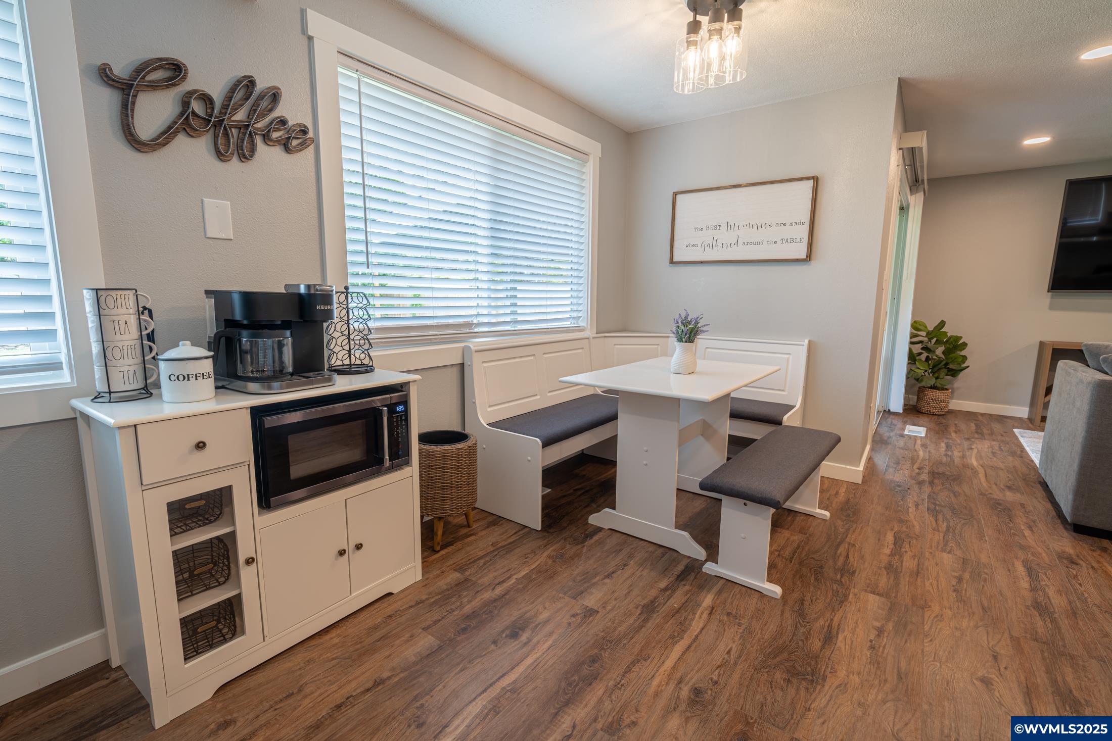 Independence, Oregon 97351, United States, 2 Bedrooms Bedrooms, ,1 BathroomBathrooms,Residential,Active,216876