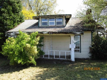 295 S 3rd St Harrisburg OR 97446