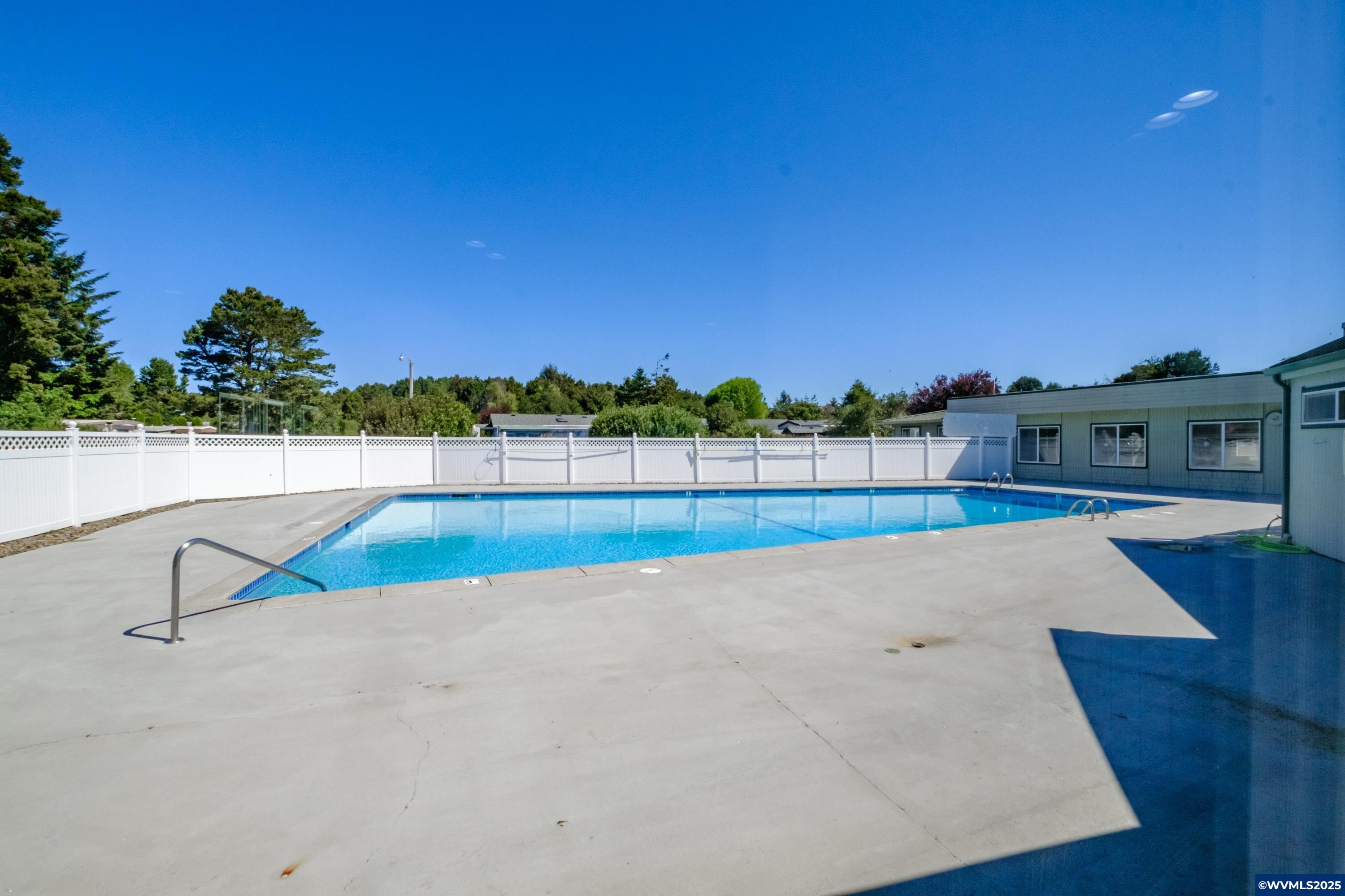 Florence, Oregon 97439, United States, 2 Bedrooms Bedrooms, ,2 BathroomsBathrooms,Residential,Active,95482