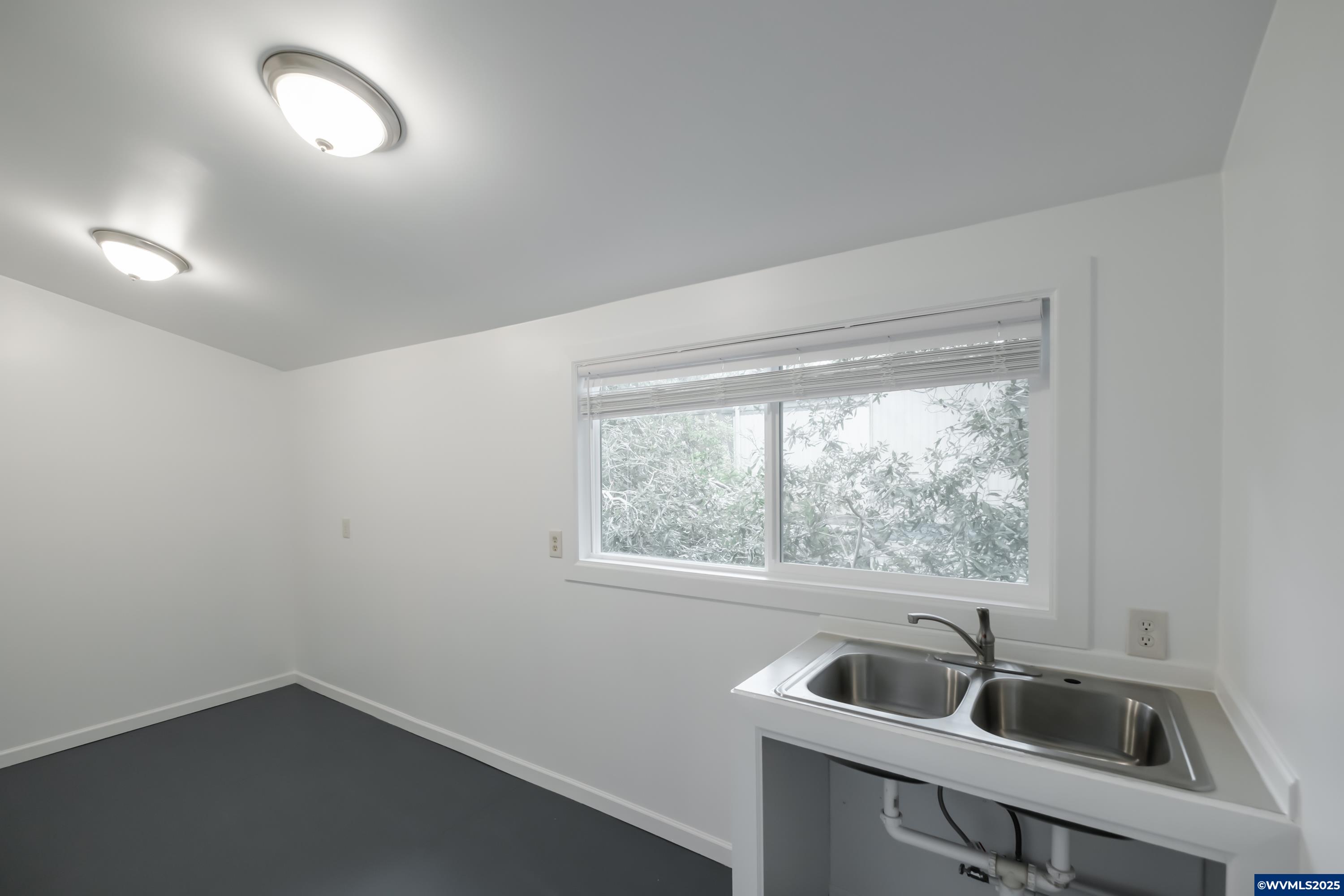 Florence, Oregon 97439, United States, 2 Bedrooms Bedrooms, ,2 BathroomsBathrooms,Residential,Active,95482