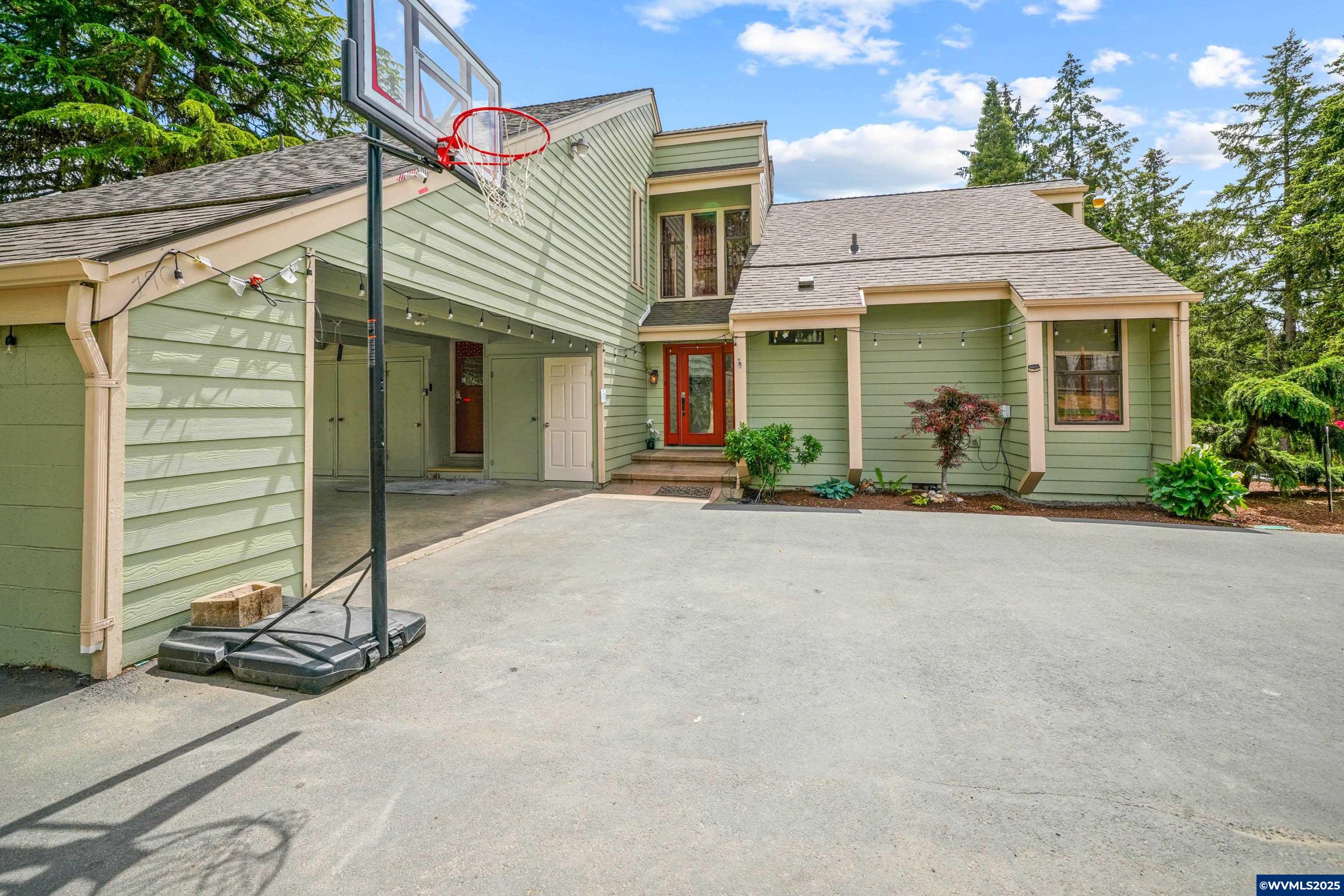 190 South Oak Grove Rd NW