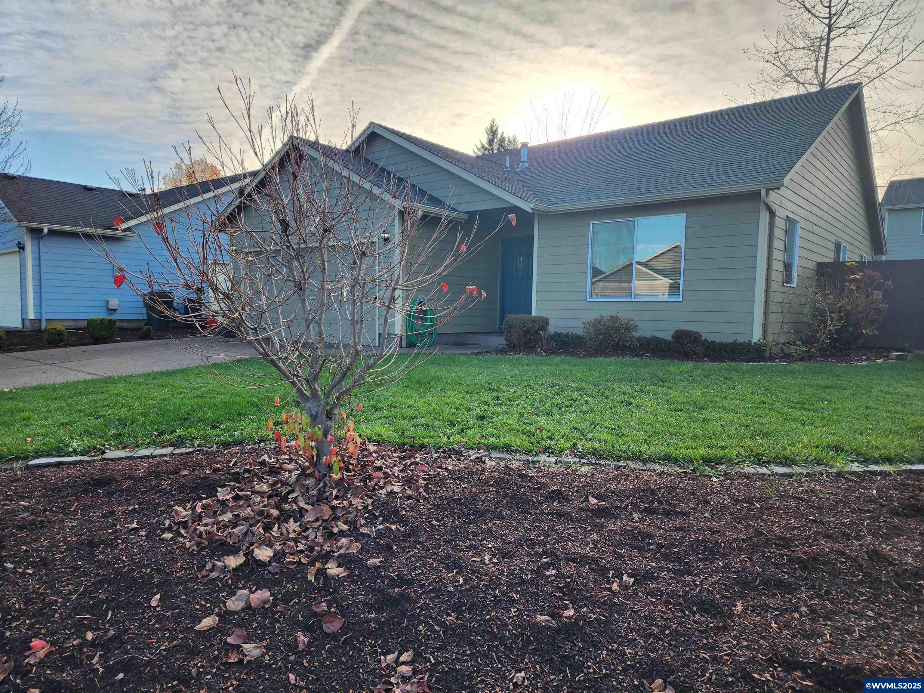 1765 Salmon River St NW St