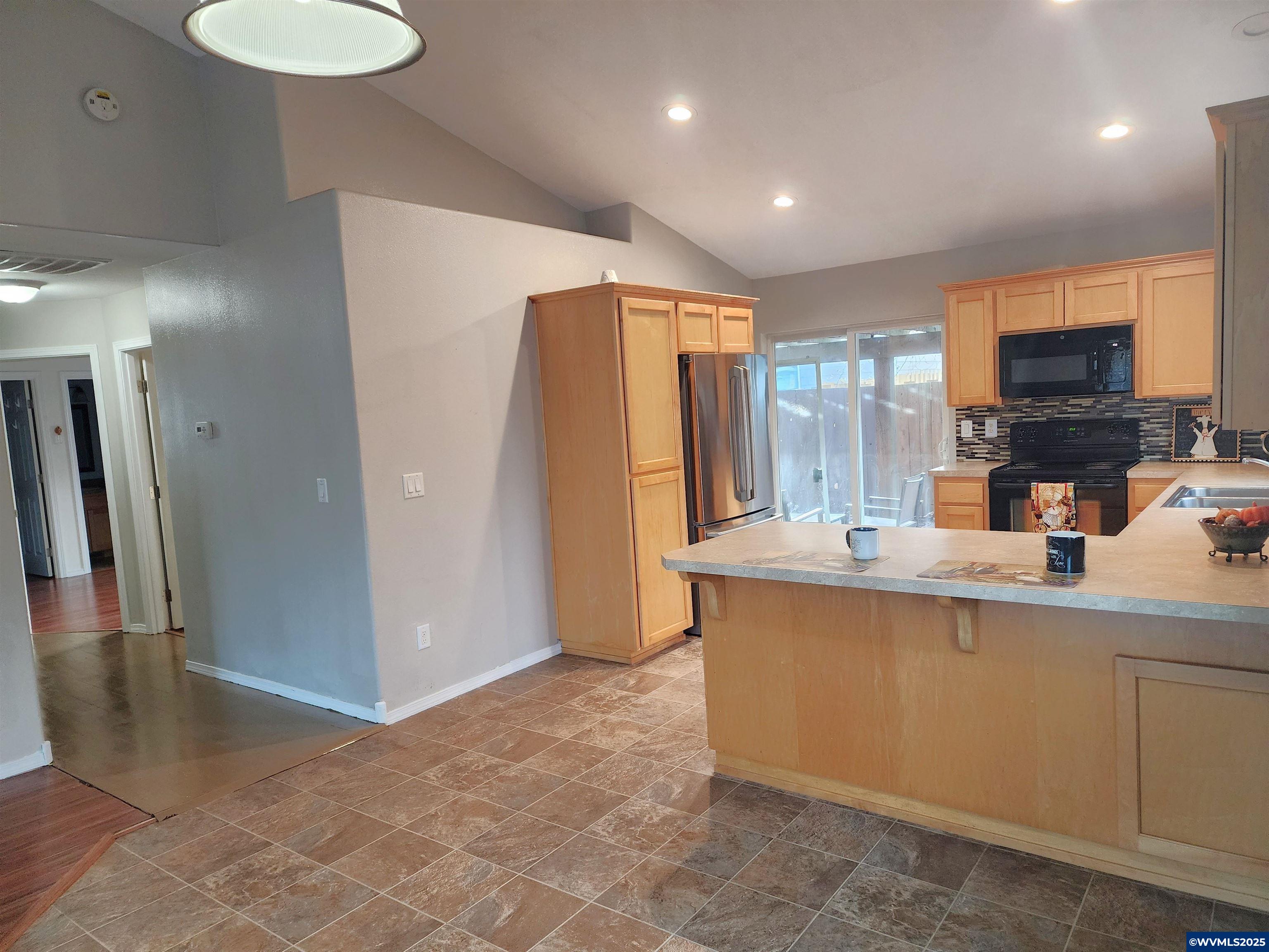 1765 Salmon River St NW St