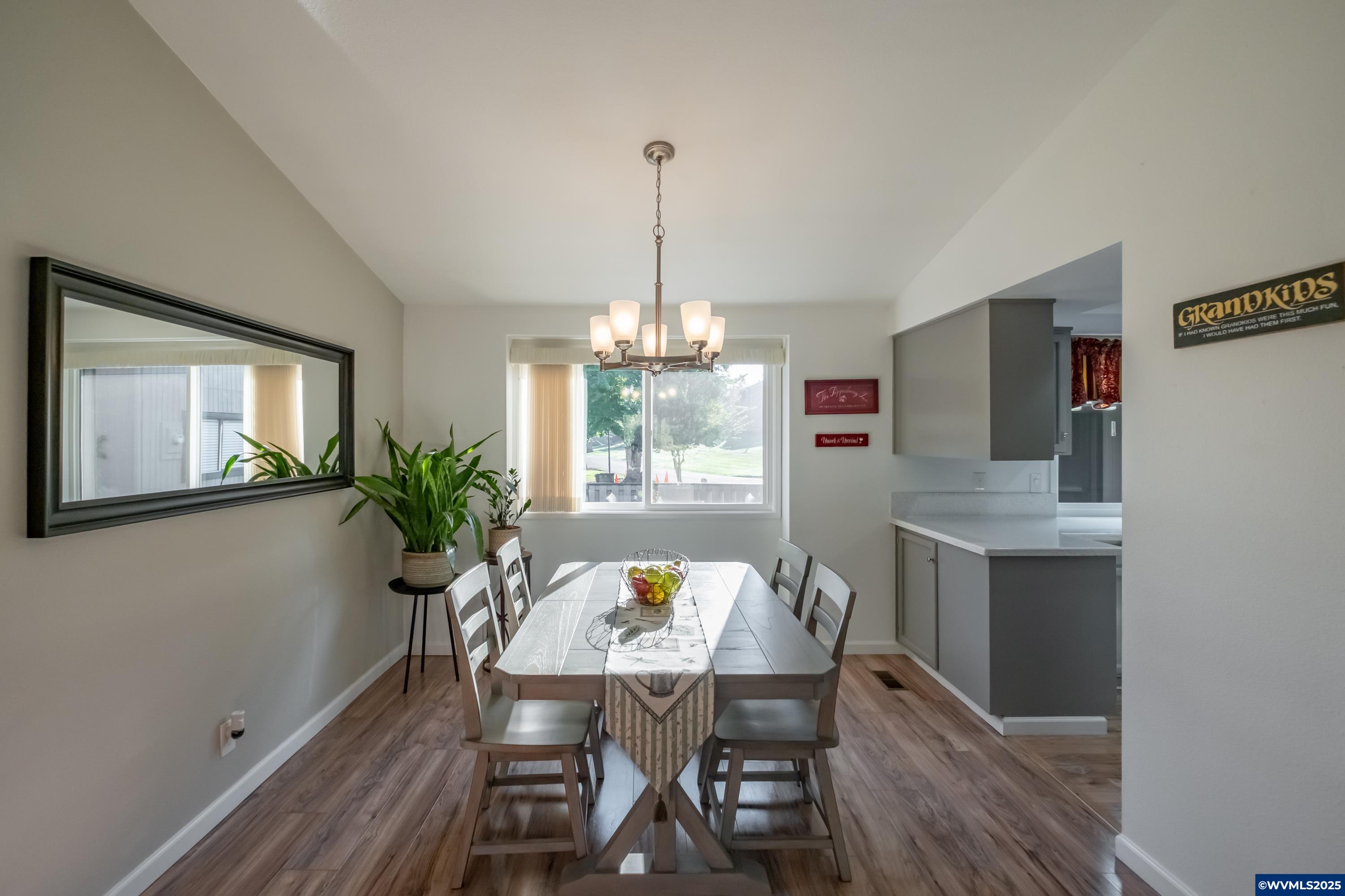 Salem, Oregon 97306, United States, 3 Bedrooms Bedrooms, ,2 BathroomsBathrooms,Residential,Active,216436