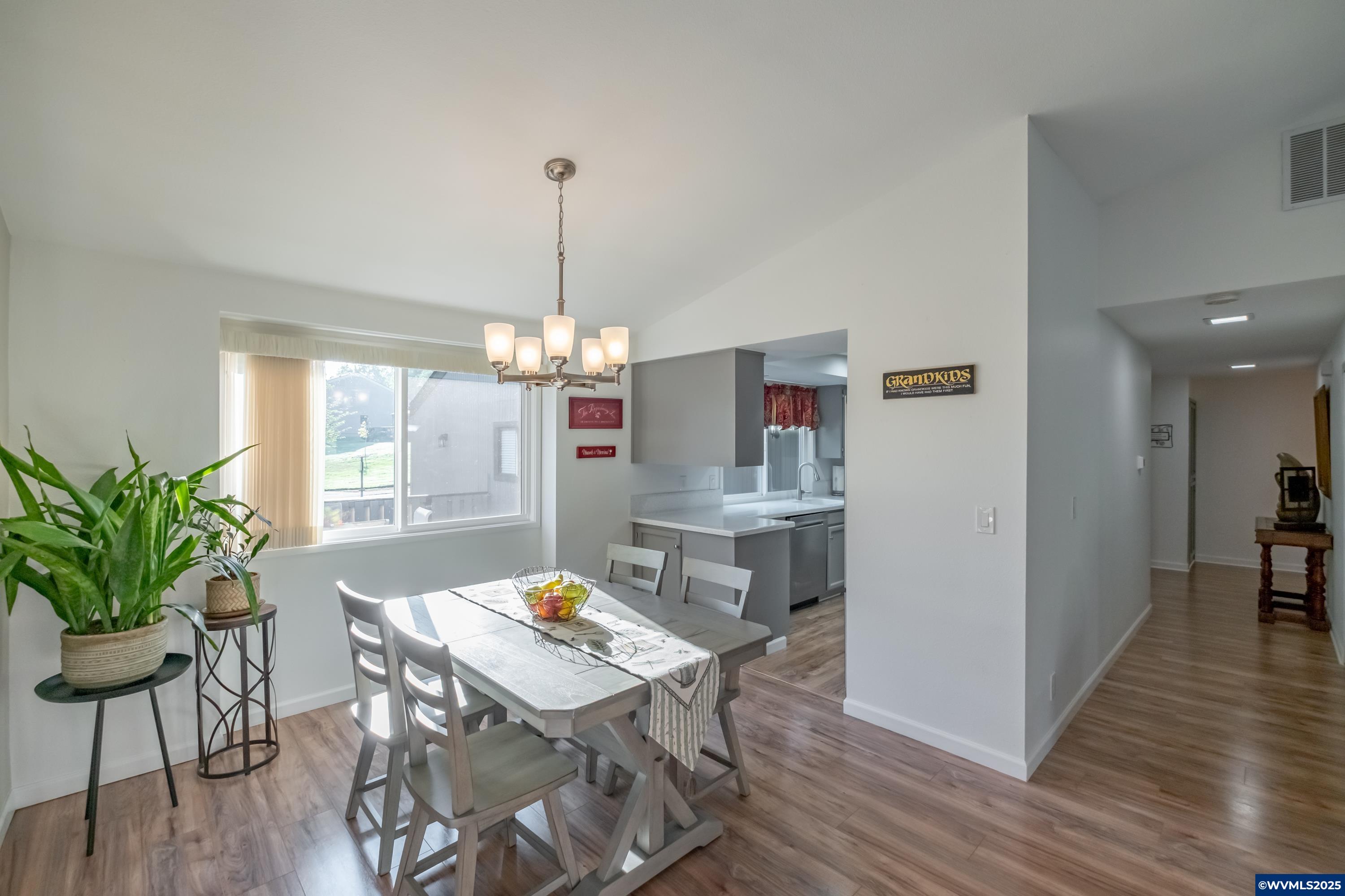 Salem, Oregon 97306, United States, 3 Bedrooms Bedrooms, ,2 BathroomsBathrooms,Residential,Active,216436