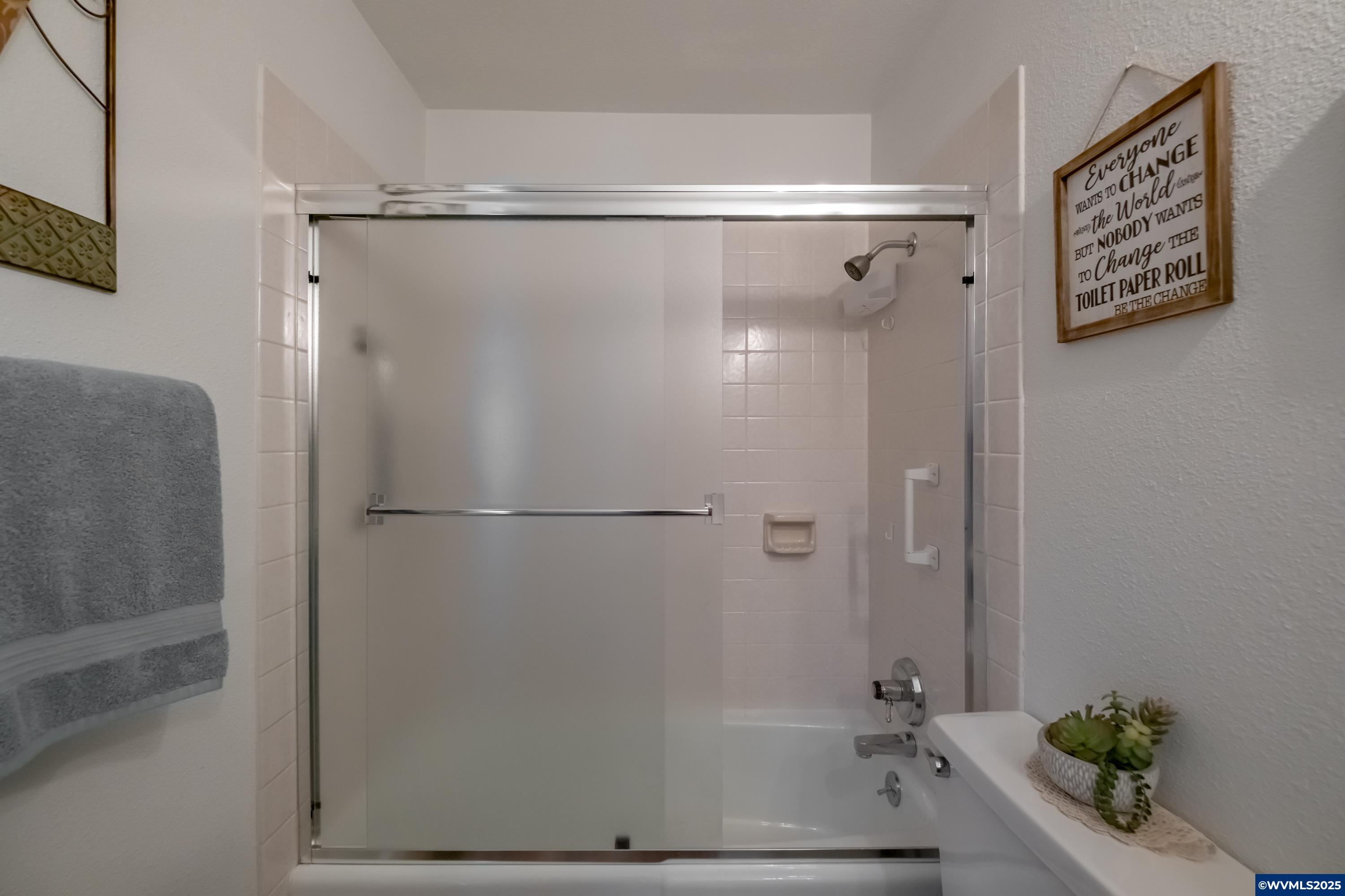 Salem, Oregon 97306, United States, 3 Bedrooms Bedrooms, ,2 BathroomsBathrooms,Residential,Active,216436