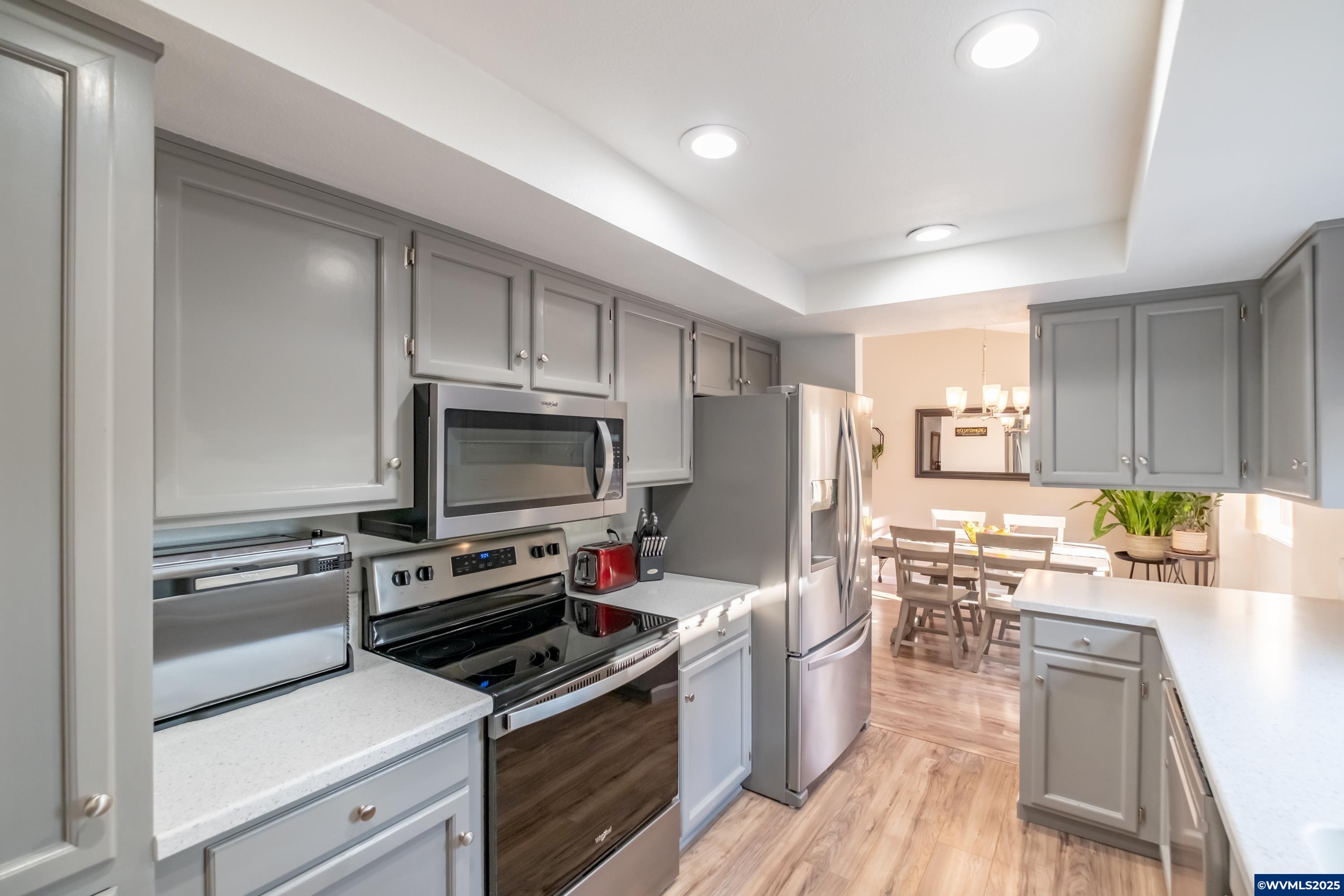 Salem, Oregon 97306, United States, 3 Bedrooms Bedrooms, ,2 BathroomsBathrooms,Residential,Active,216436