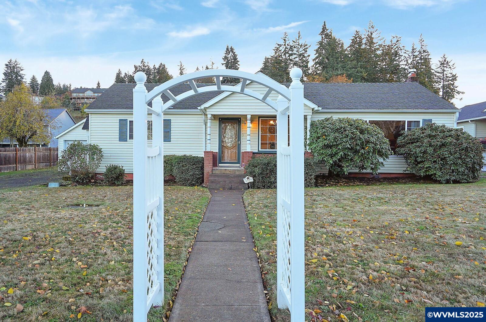 2394 Rogers Ln NW