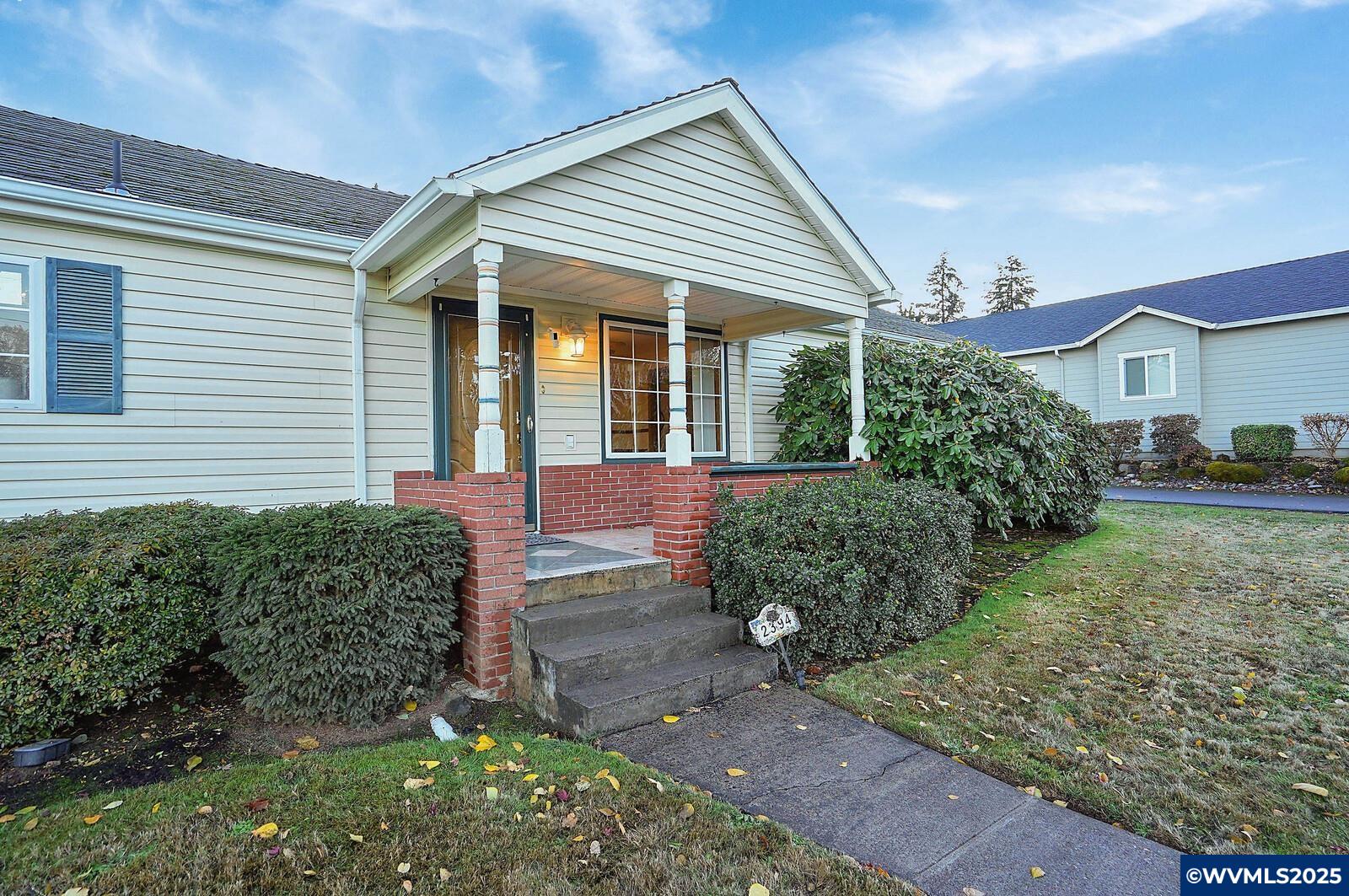 2394 Rogers Ln NW