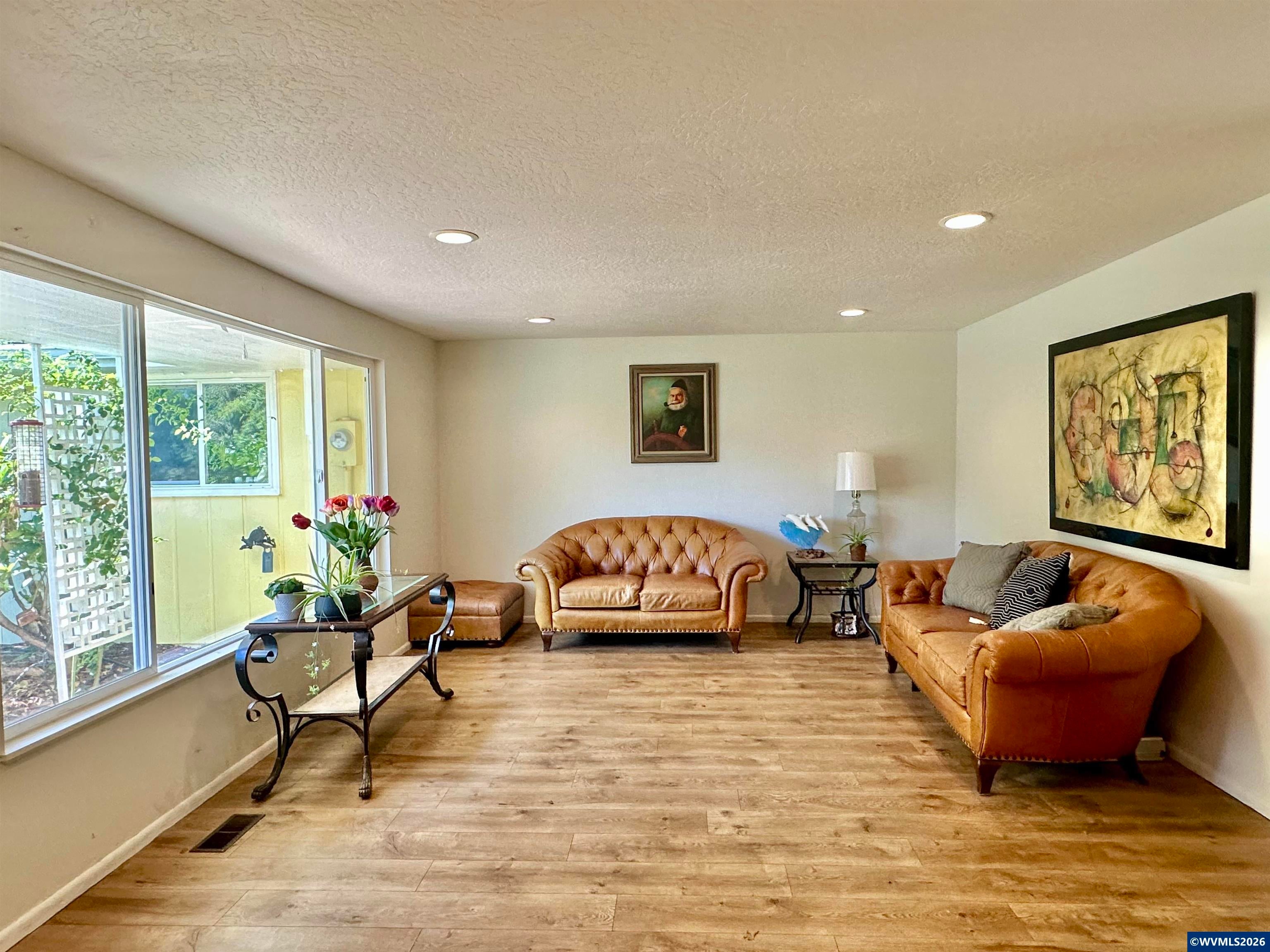 2935 NW Taft Av