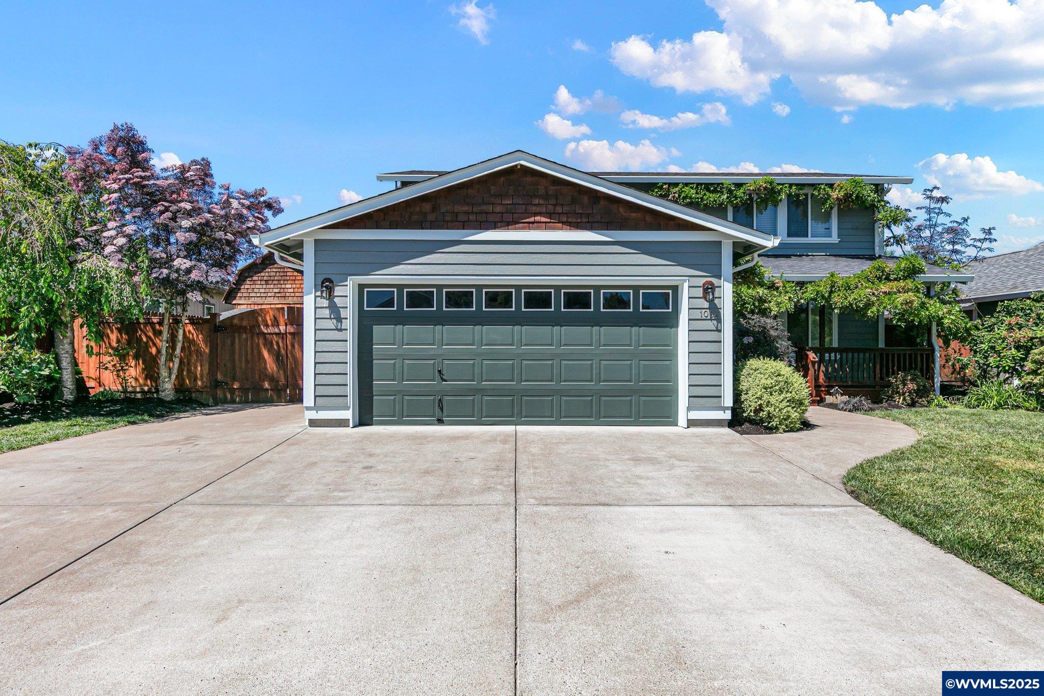 1062 Applegate Pl