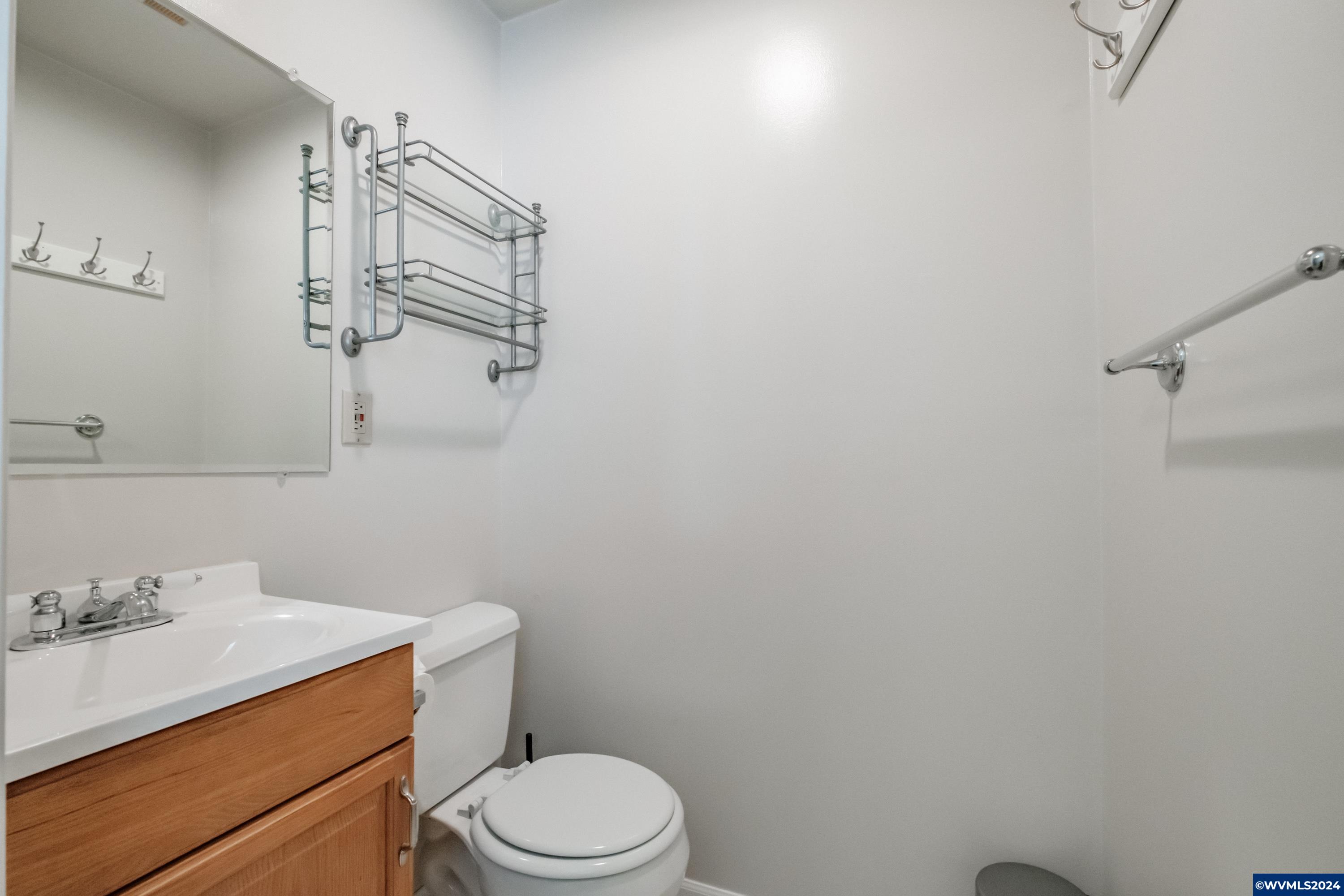 Woodburn, Oregon 97071, United States, 2 Bedrooms Bedrooms, ,2 BathroomsBathrooms,Residential,Pending,26750