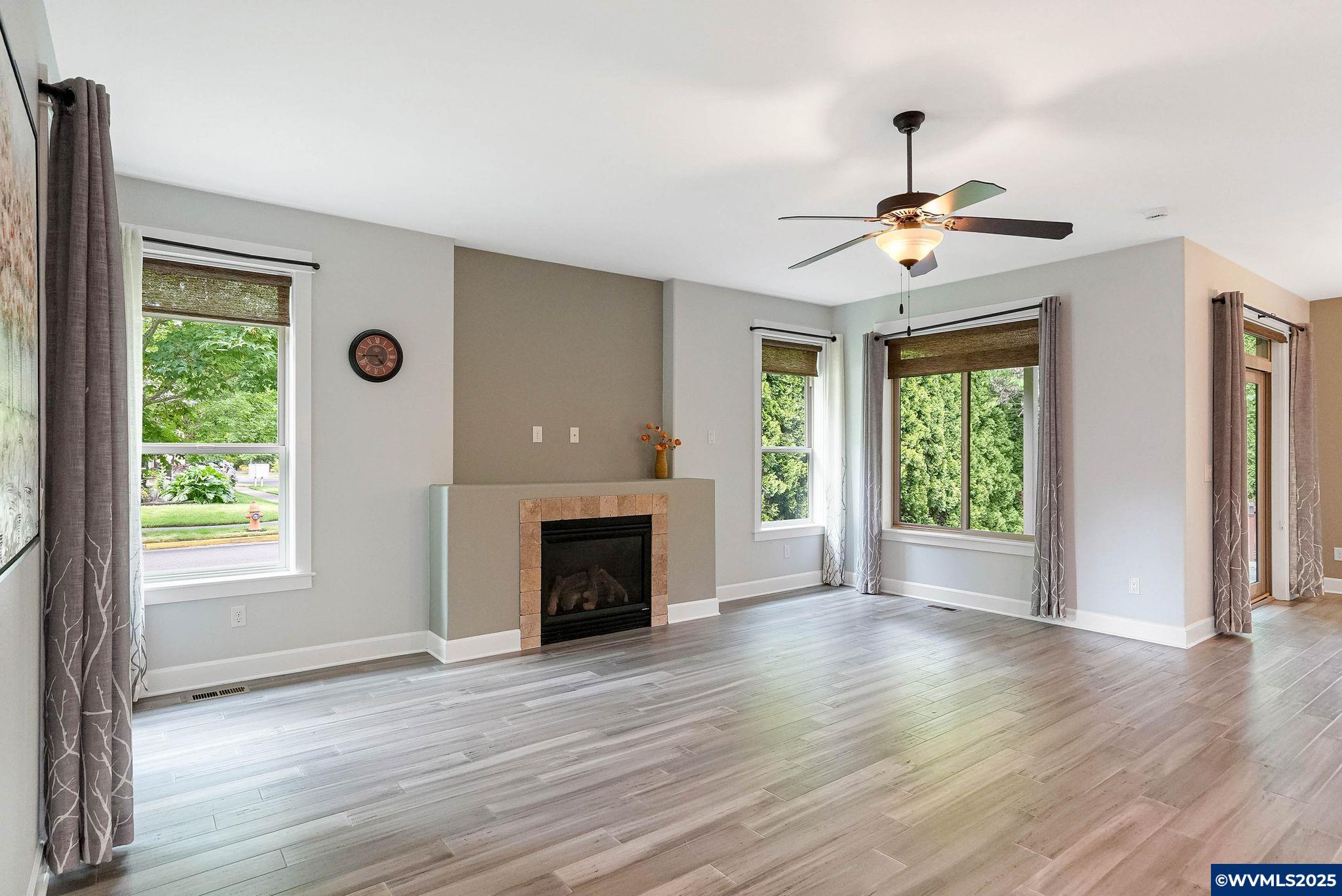 1125 Cole Pl