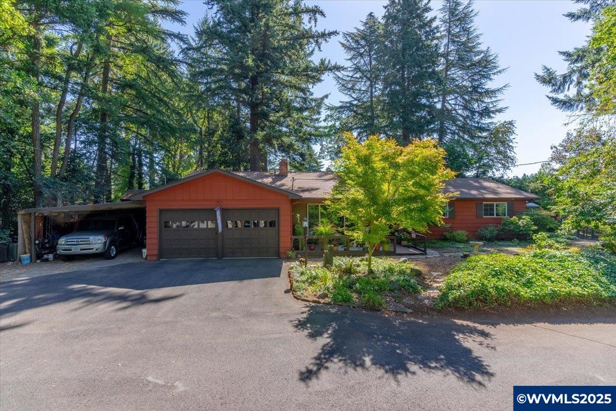 955 Albert Dr SE