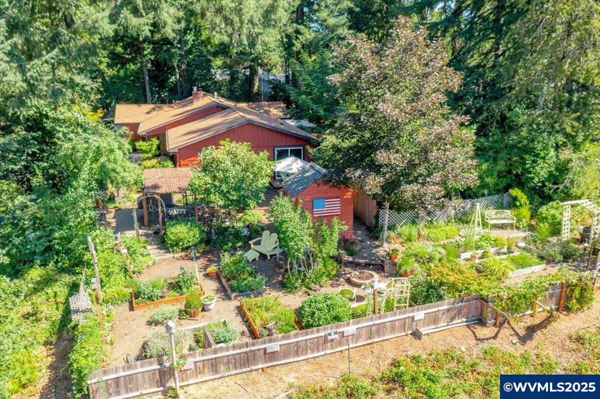 955 Albert Dr SE