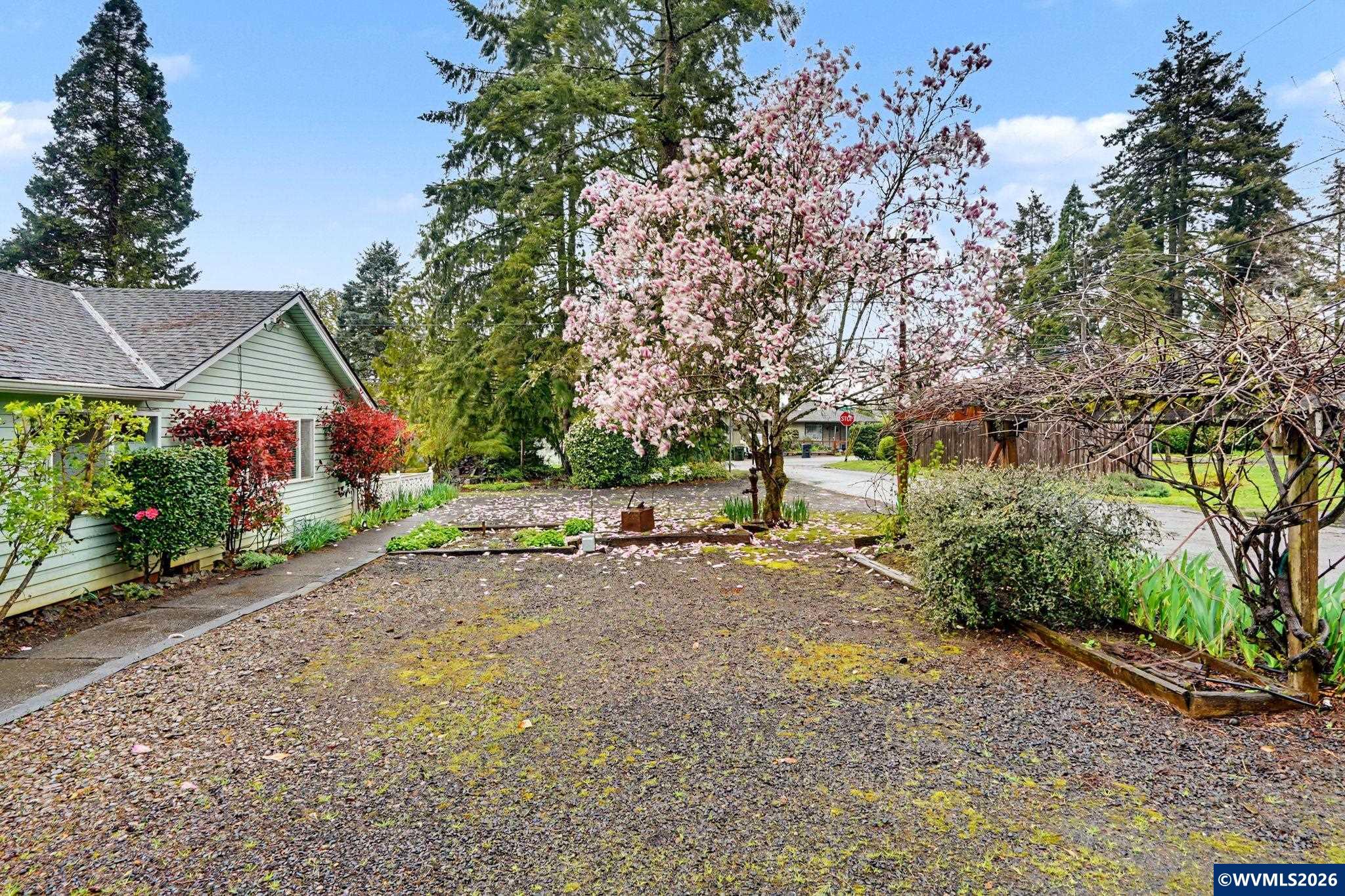 390 Salem Heights Av S