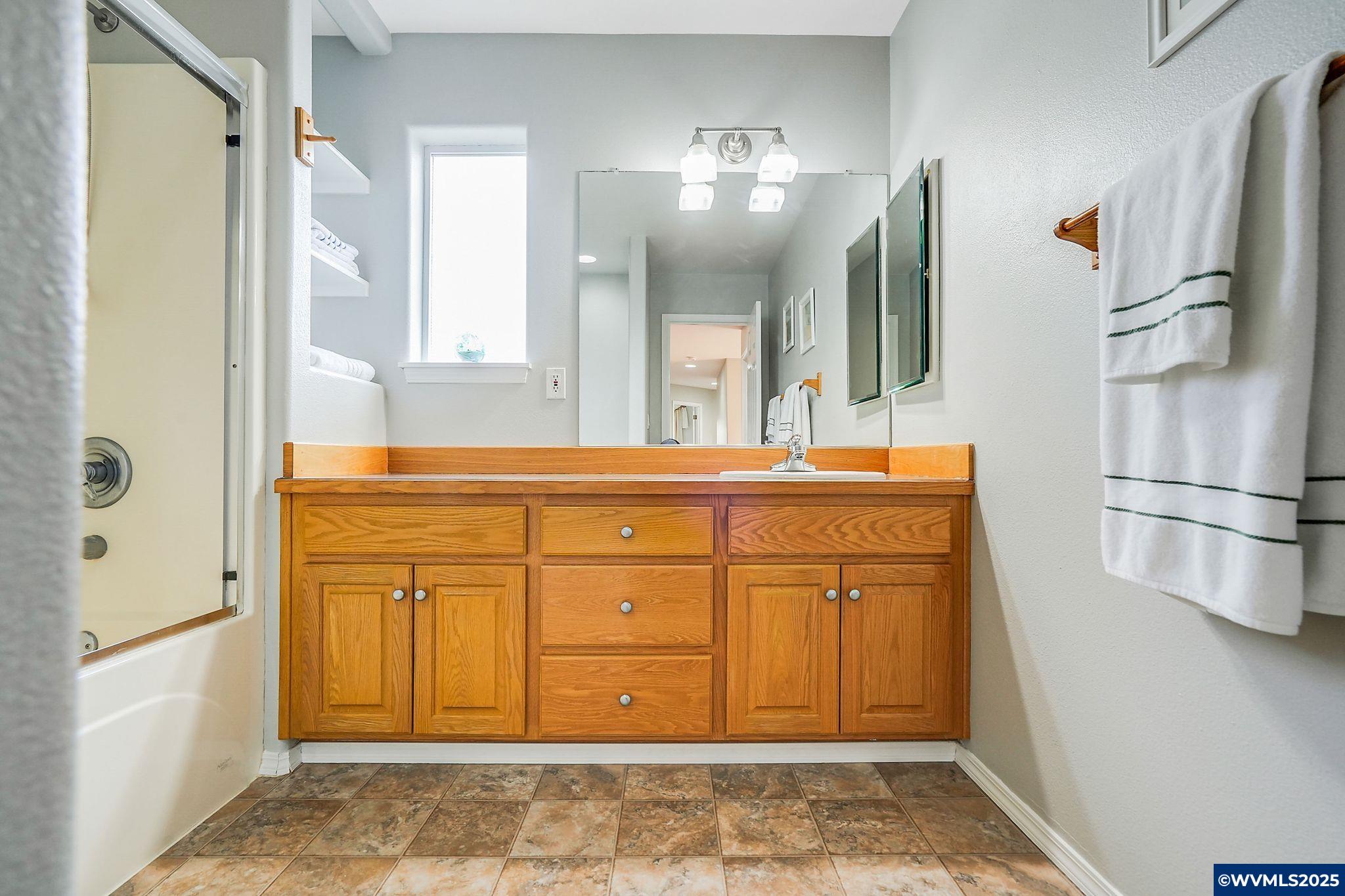 Salem, Oregon 97304, United States, 4 Bedrooms Bedrooms, ,3 BathroomsBathrooms,Residential,Active,148091