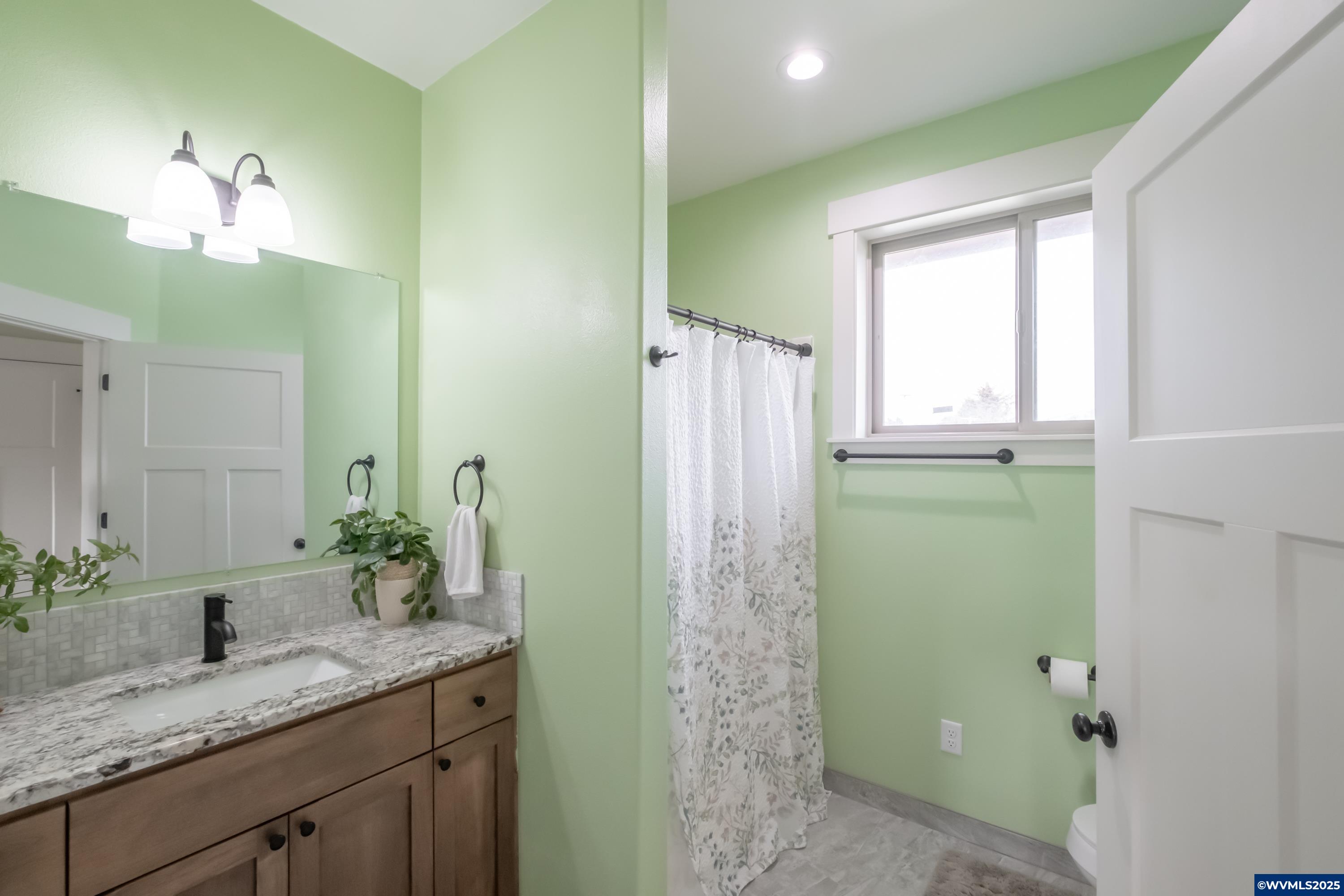 Gleneden Beach, Oregon 97388, United States, 2 Bedrooms Bedrooms, ,3 BathroomsBathrooms,Residential,Active,17126