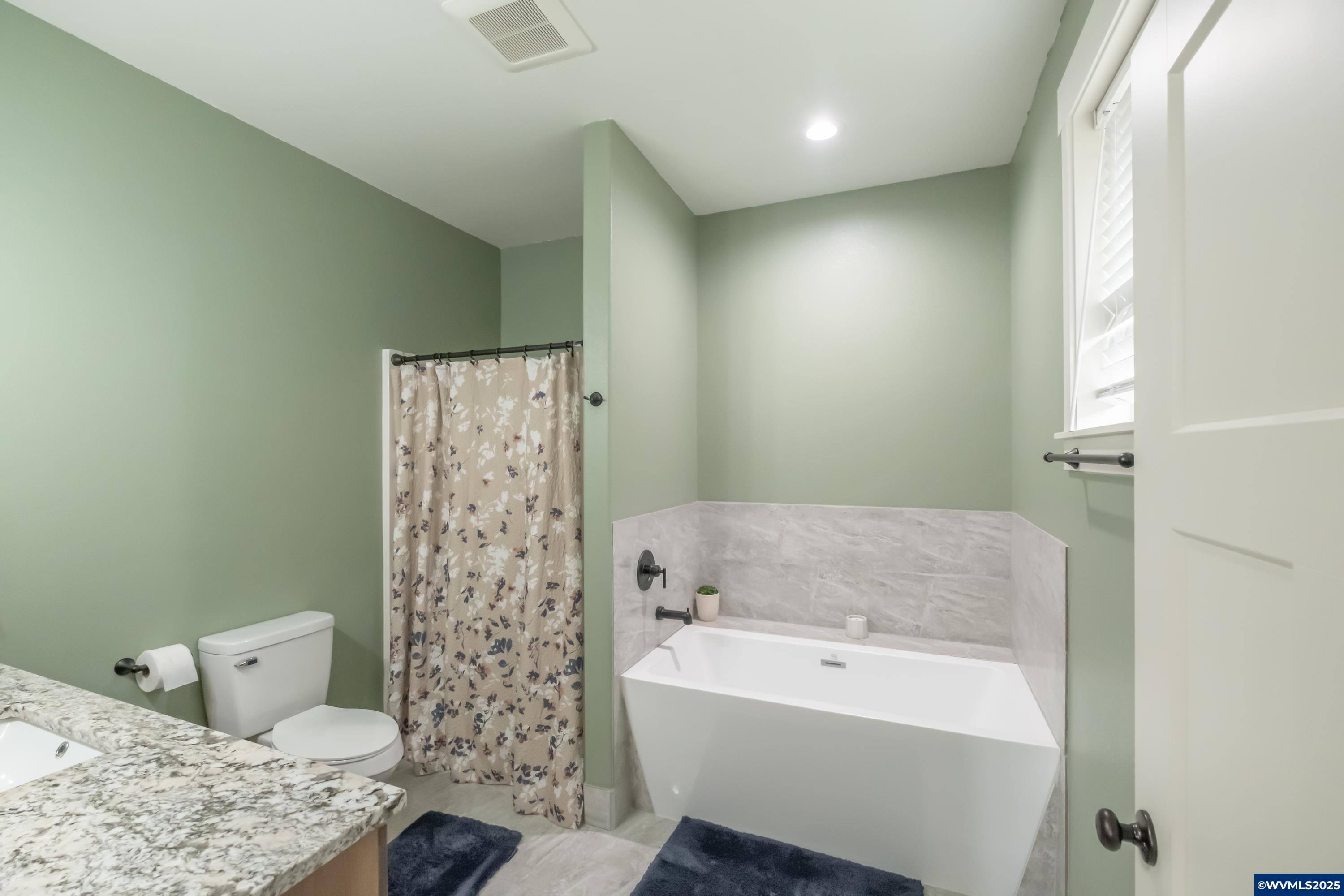 Gleneden Beach, Oregon 97388, United States, 2 Bedrooms Bedrooms, ,3 BathroomsBathrooms,Residential,Active,17126