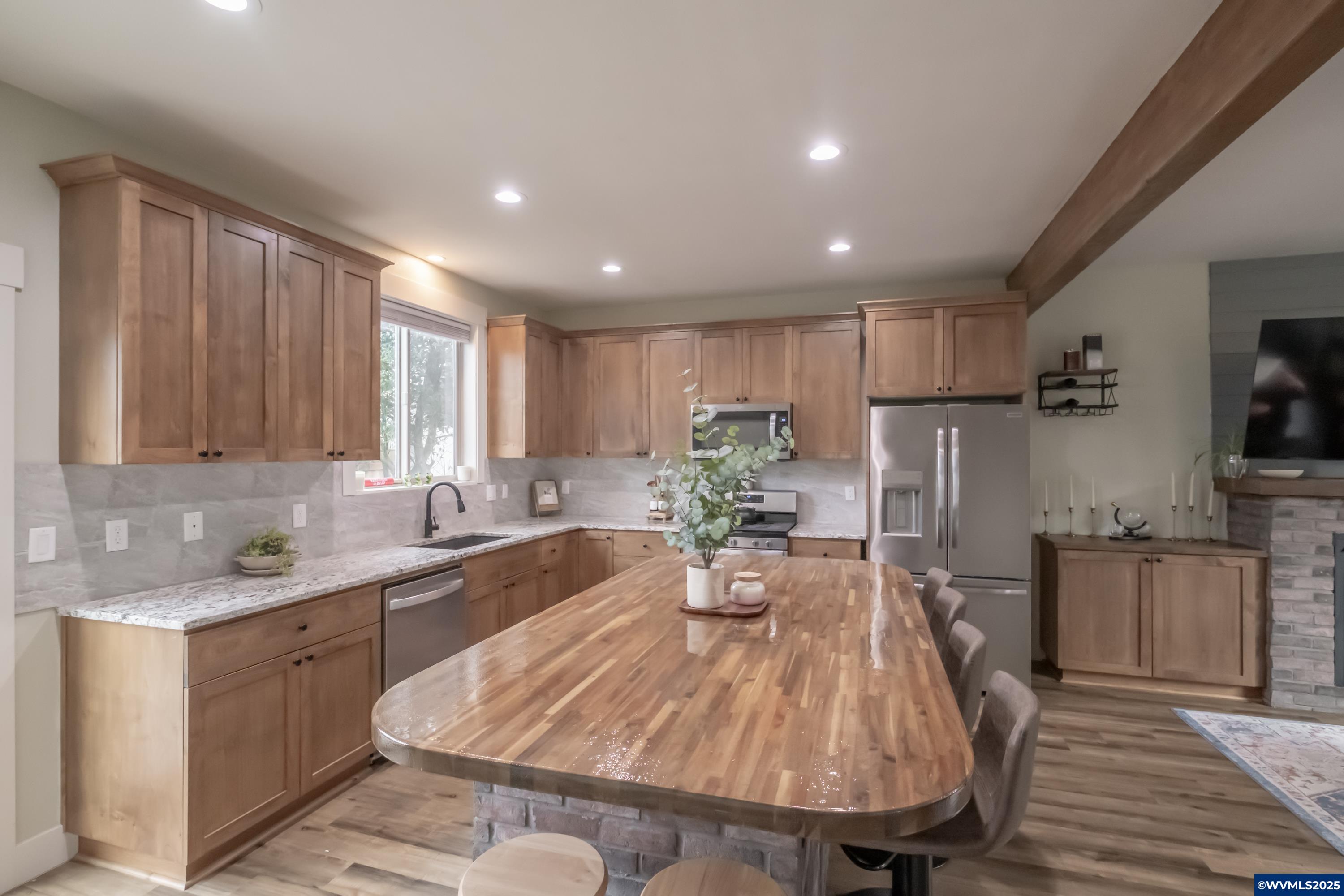 Gleneden Beach, Oregon 97388, United States, 2 Bedrooms Bedrooms, ,3 BathroomsBathrooms,Residential,Active,17126