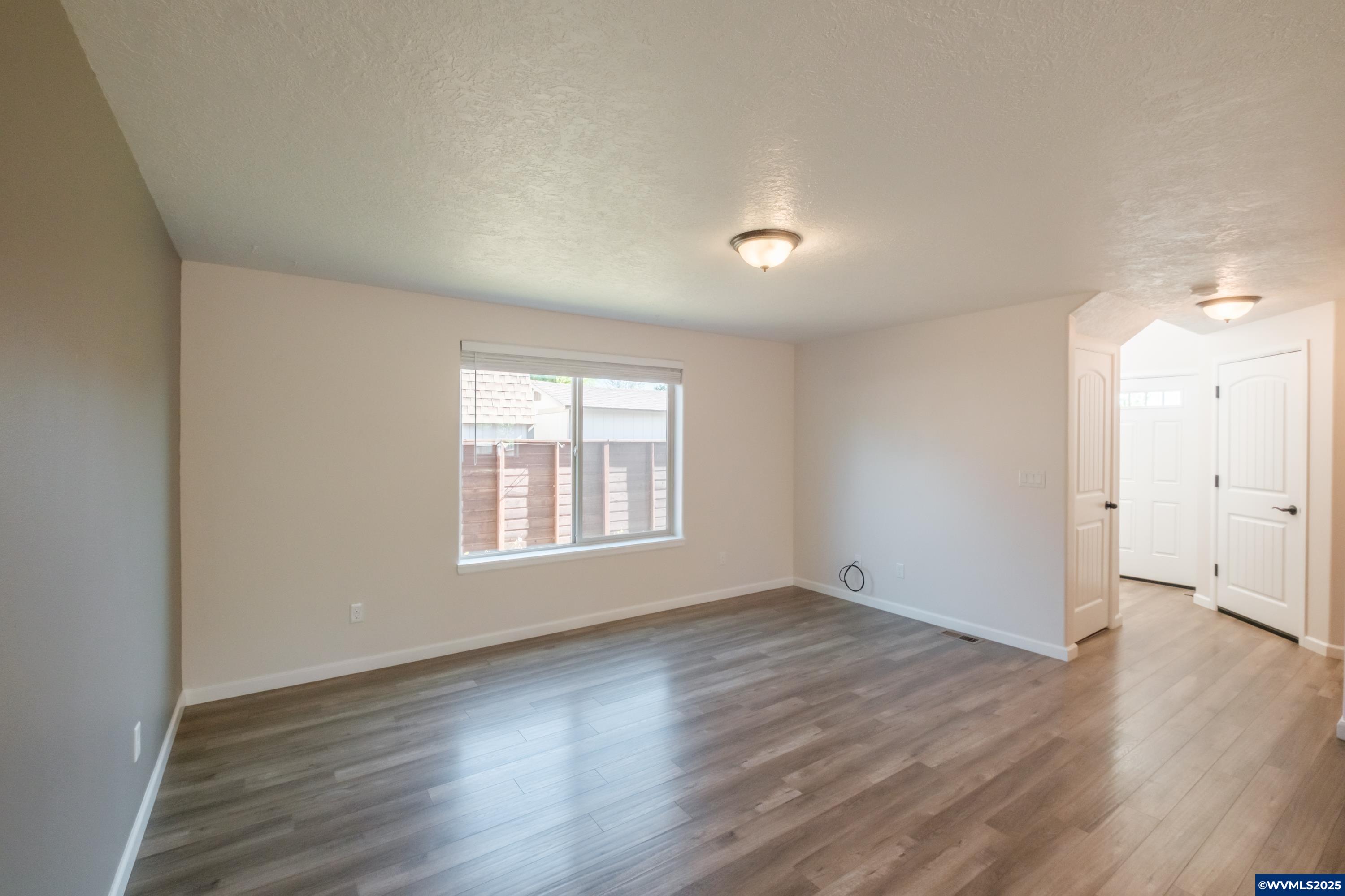 1252 Ct Linden / 1243 40th Av