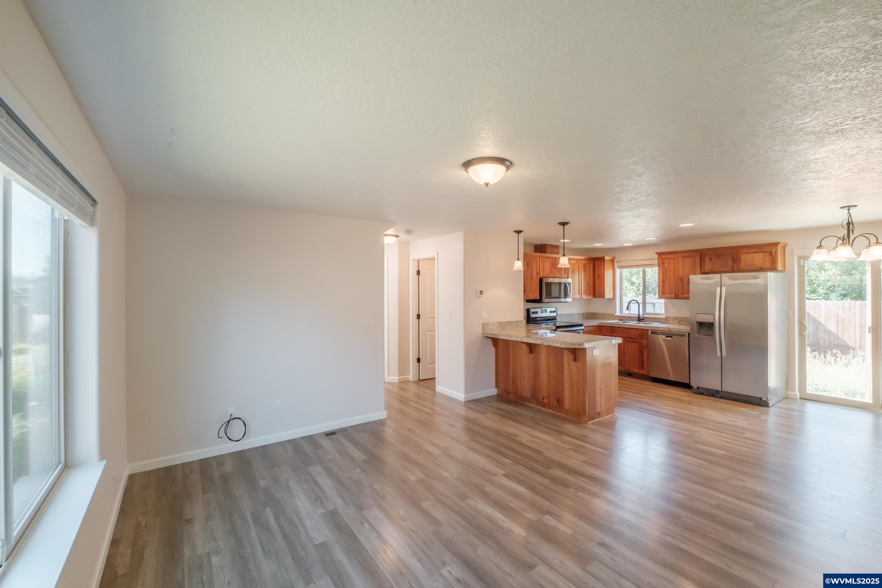 1252 Ct Linden / 1243 40th Av