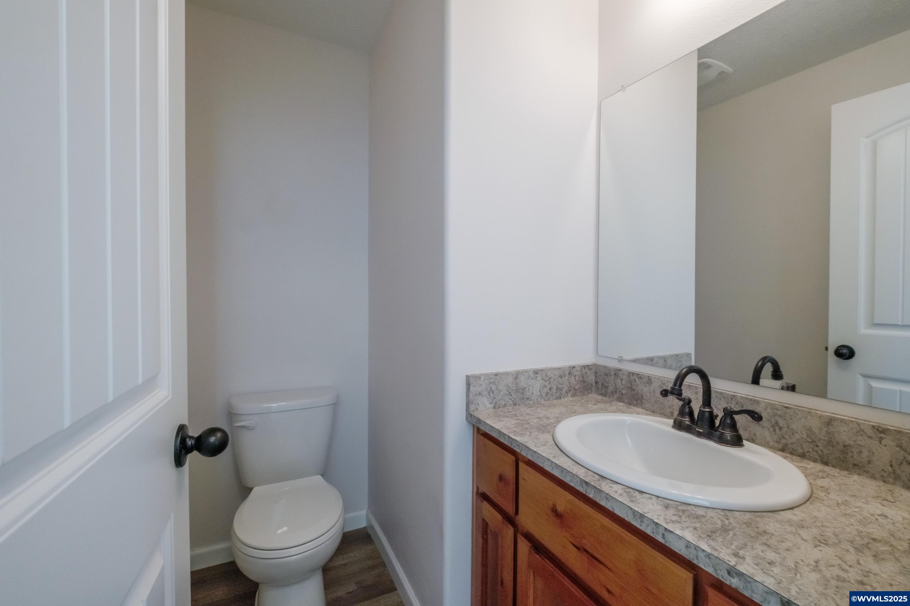 1252 Ct Linden / 1243 40th Av