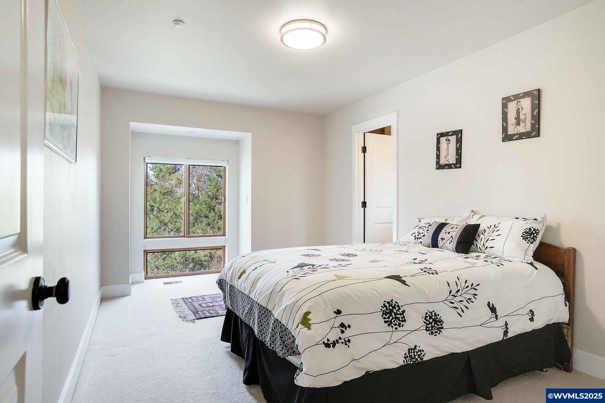 Salem, Oregon 97302, United States, 3 Bedrooms Bedrooms, ,3 BathroomsBathrooms,Residential,Active,95835