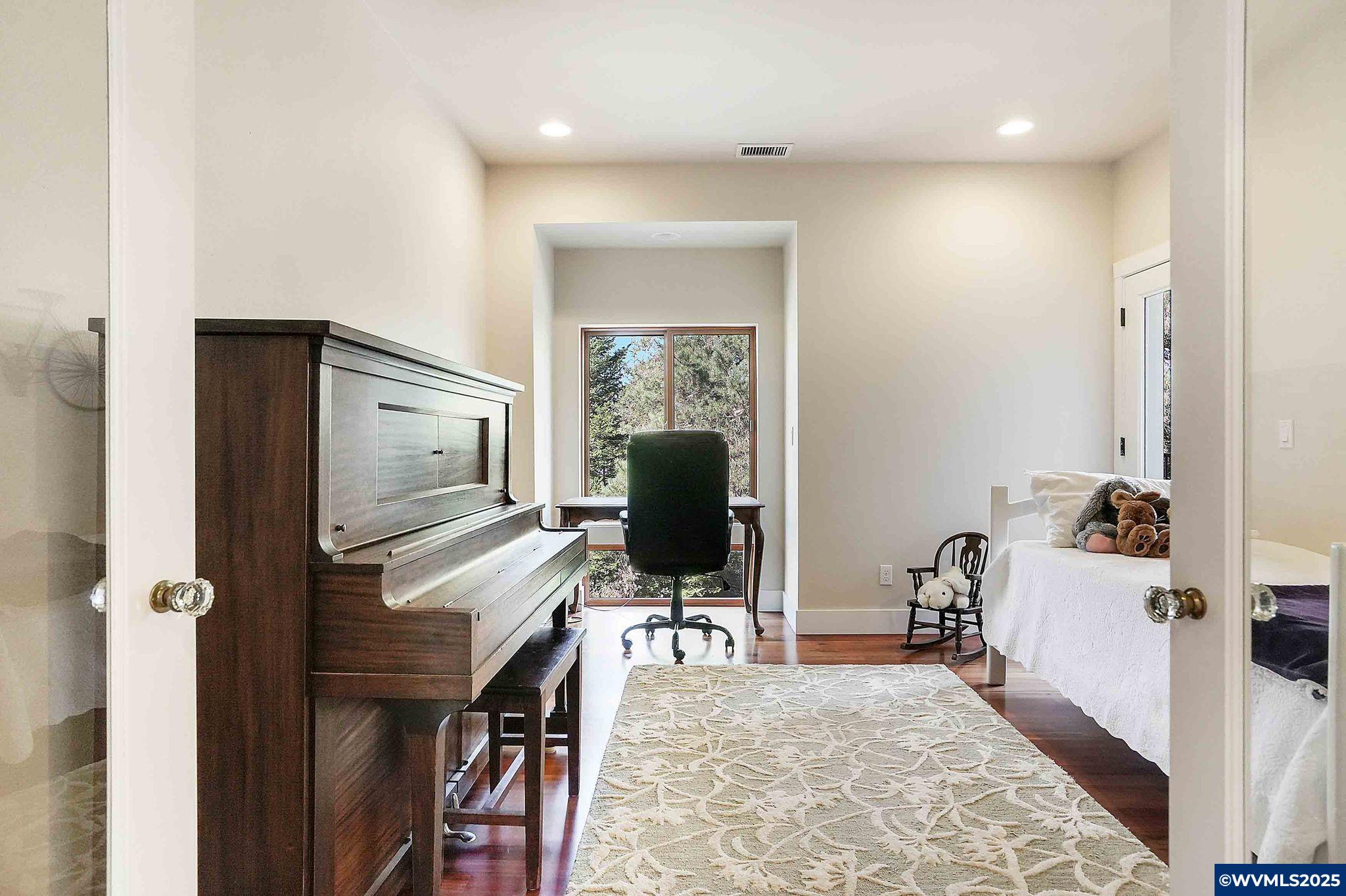 Salem, Oregon 97302, United States, 3 Bedrooms Bedrooms, ,3 BathroomsBathrooms,Residential,Active,95835