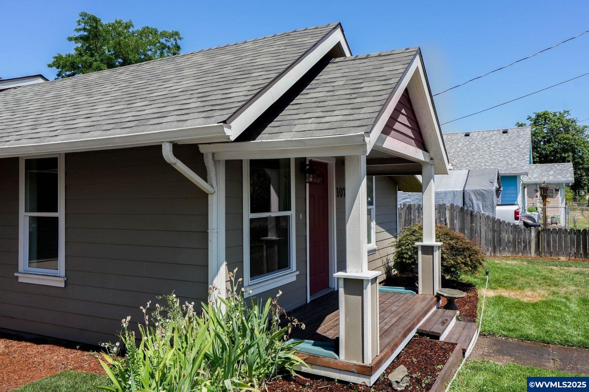 1075 SW Fairview Av