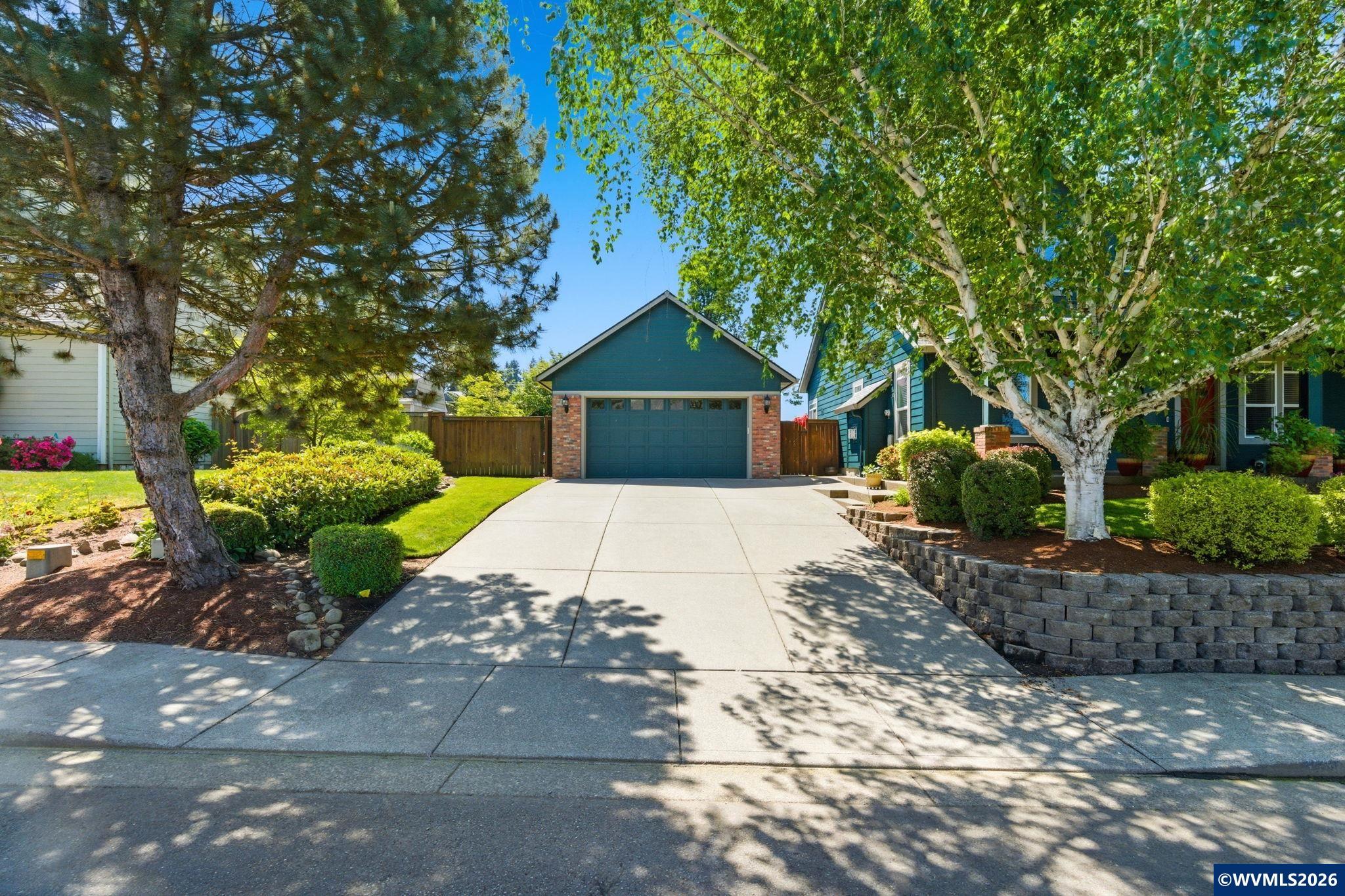 844 NW Fred St