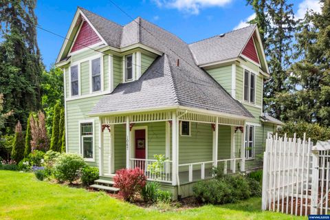 1067 Oak St Silverton OR 97381