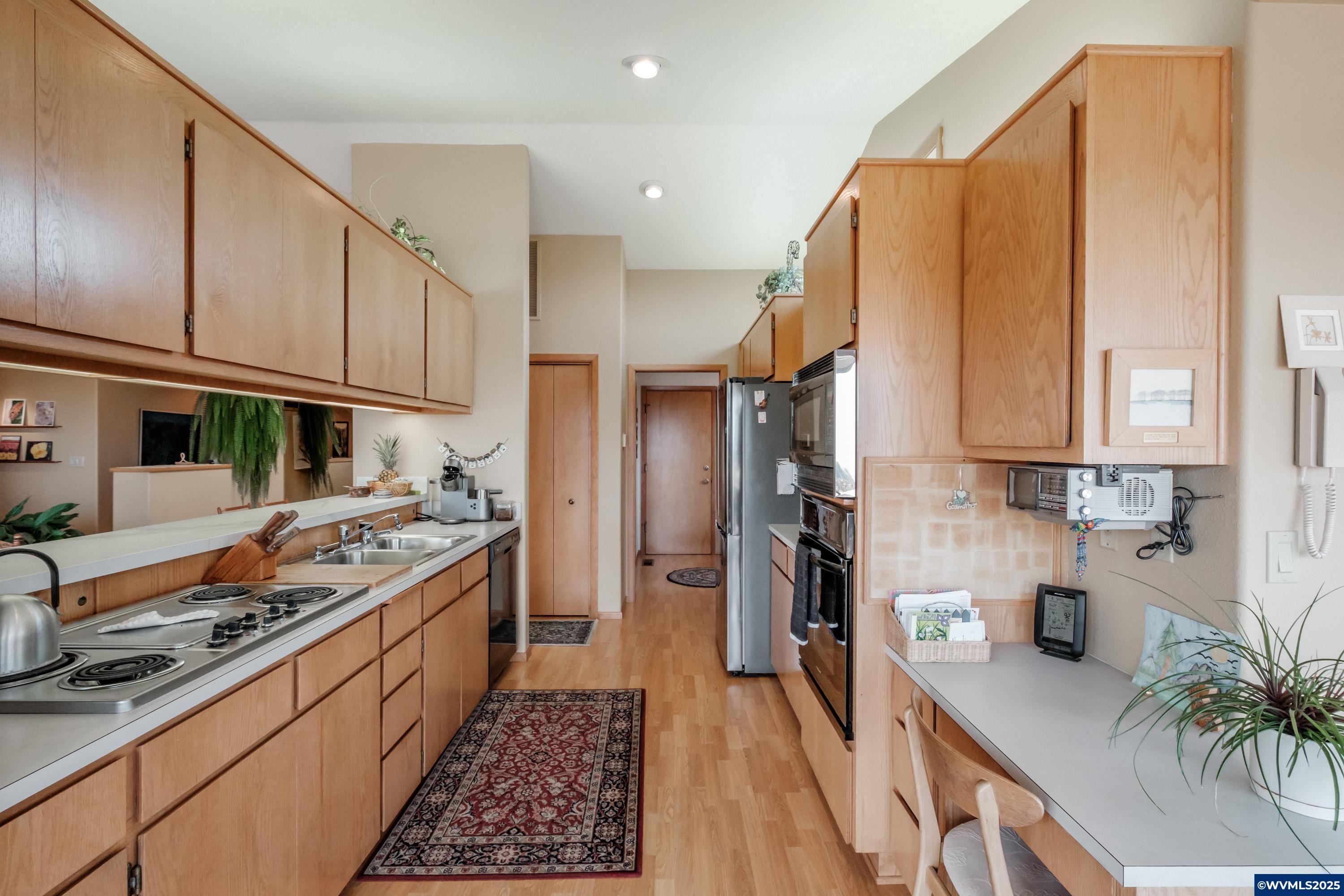 Salem, Oregon 97306, United States, 4 Bedrooms Bedrooms, ,4 BathroomsBathrooms,Residential,Active,48554