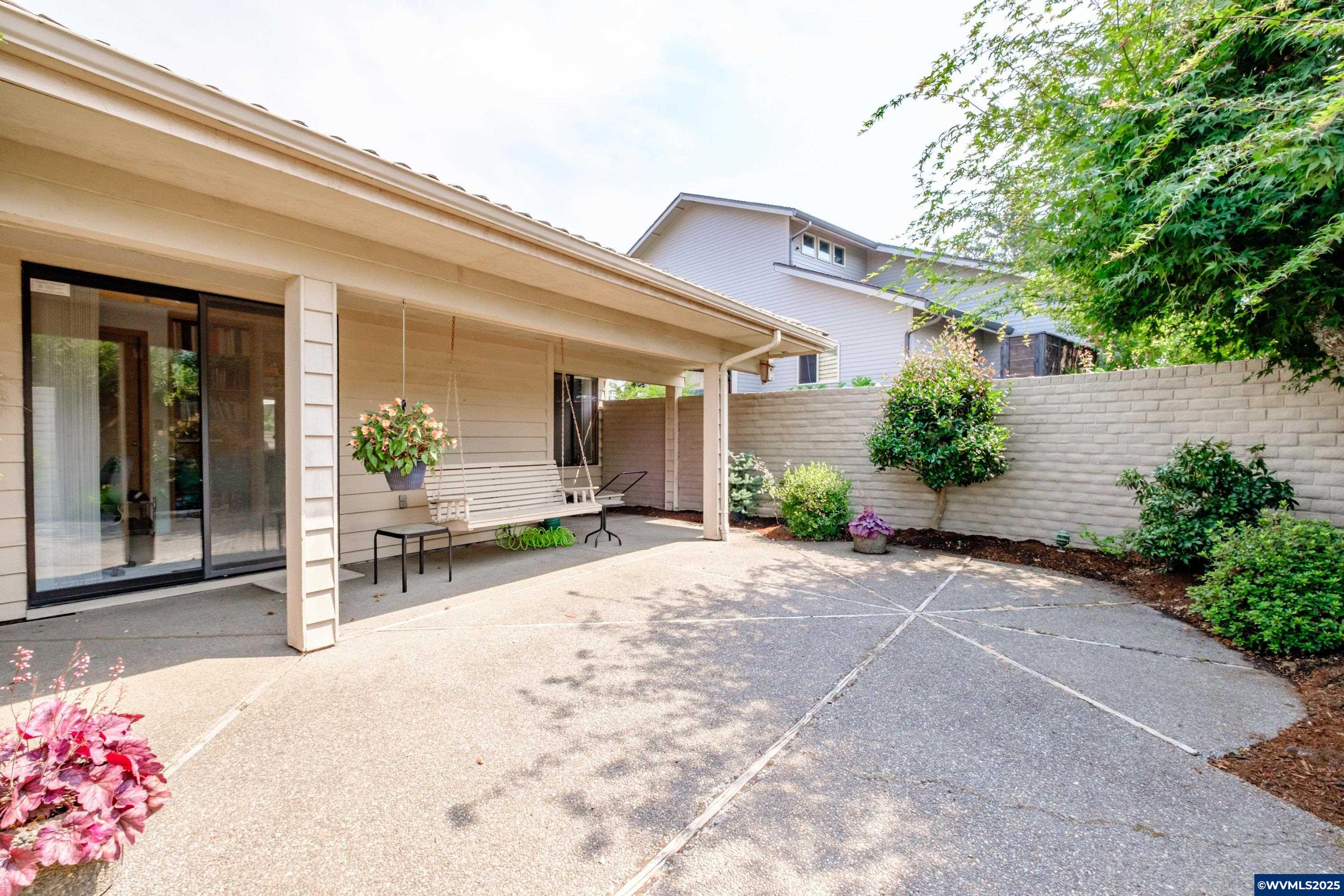 Salem, Oregon 97306, United States, 4 Bedrooms Bedrooms, ,4 BathroomsBathrooms,Residential,Active,48554