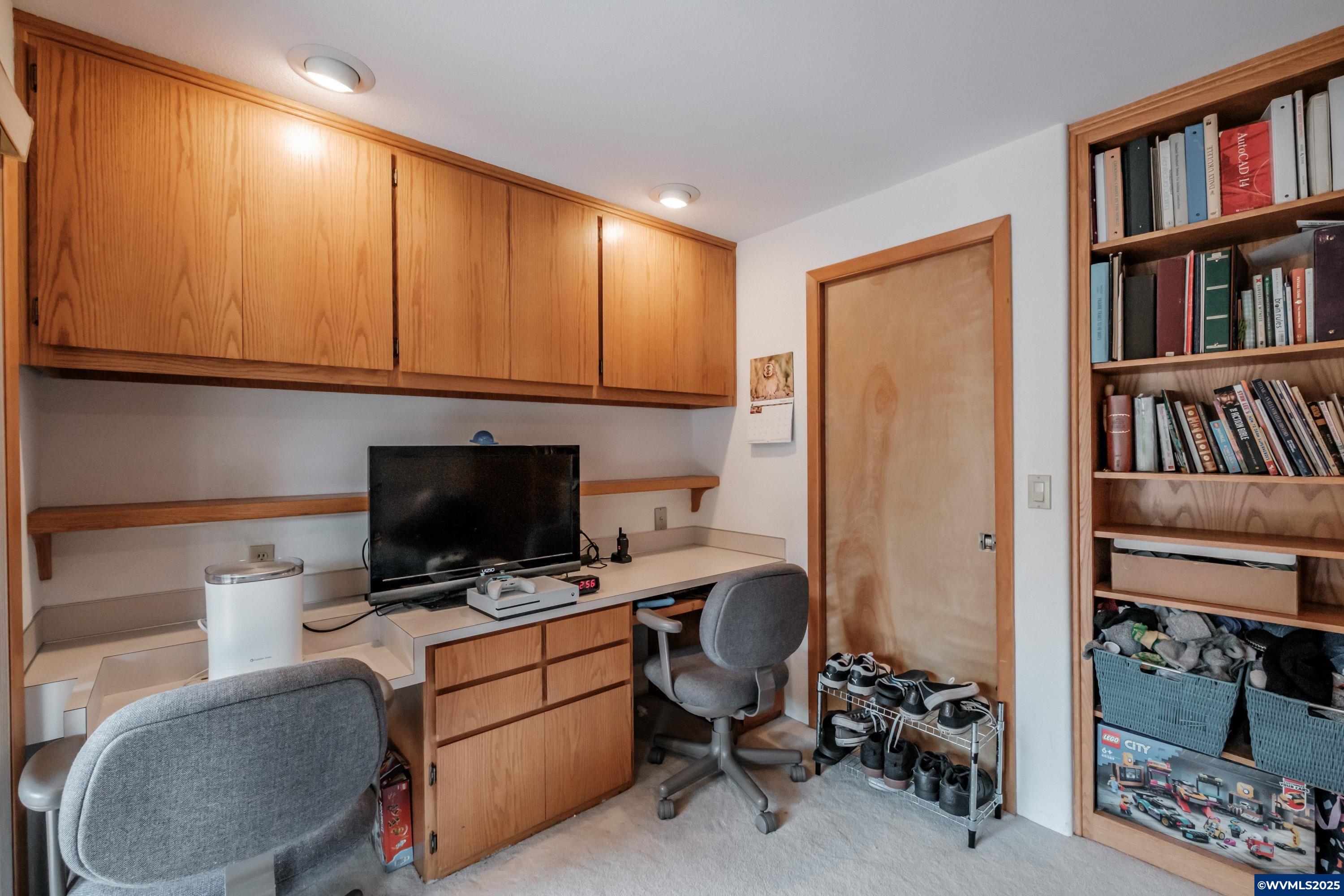 Salem, Oregon 97306, United States, 4 Bedrooms Bedrooms, ,4 BathroomsBathrooms,Residential,Active,48554