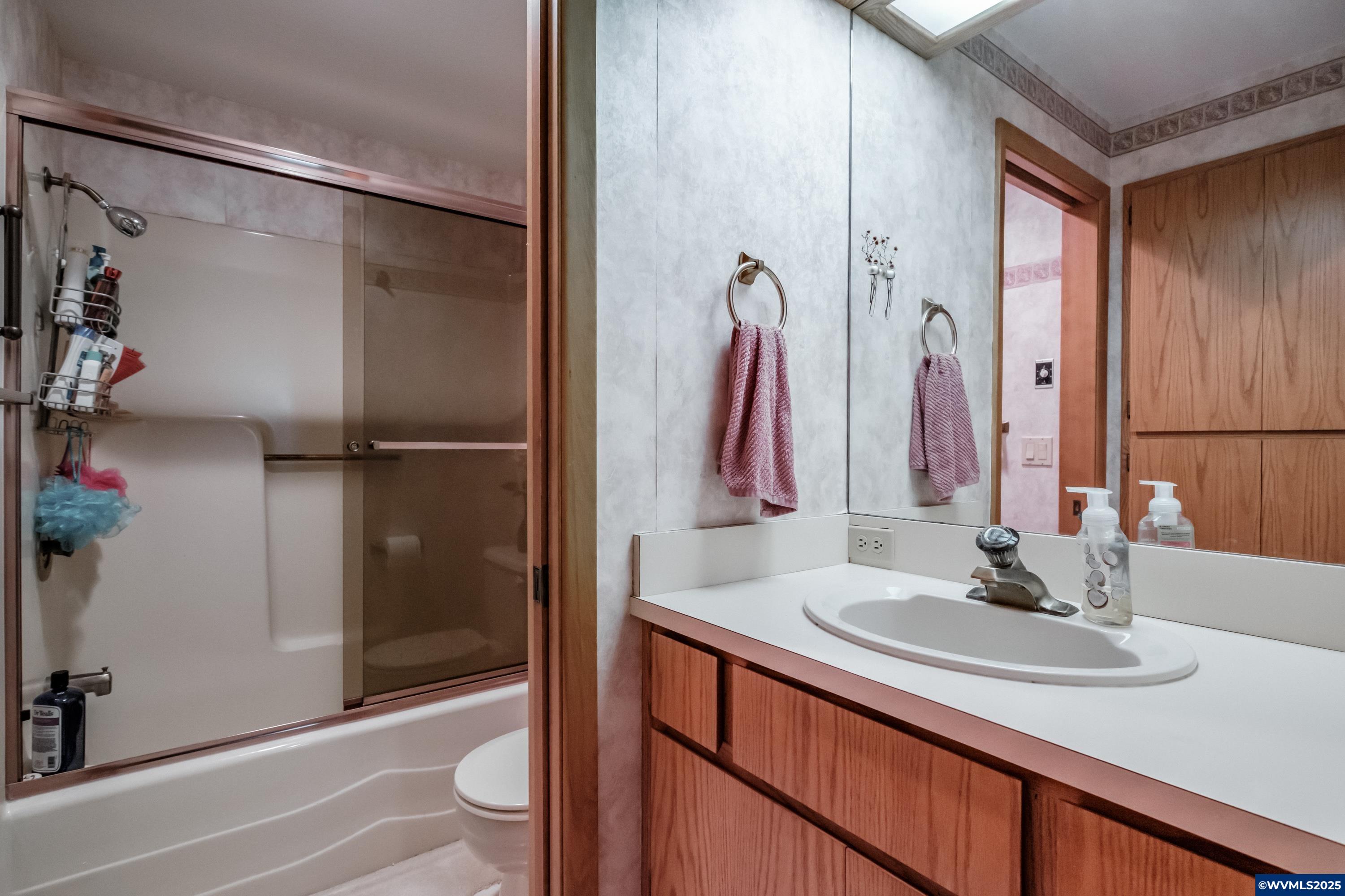 Salem, Oregon 97306, United States, 4 Bedrooms Bedrooms, ,4 BathroomsBathrooms,Residential,Active,48554