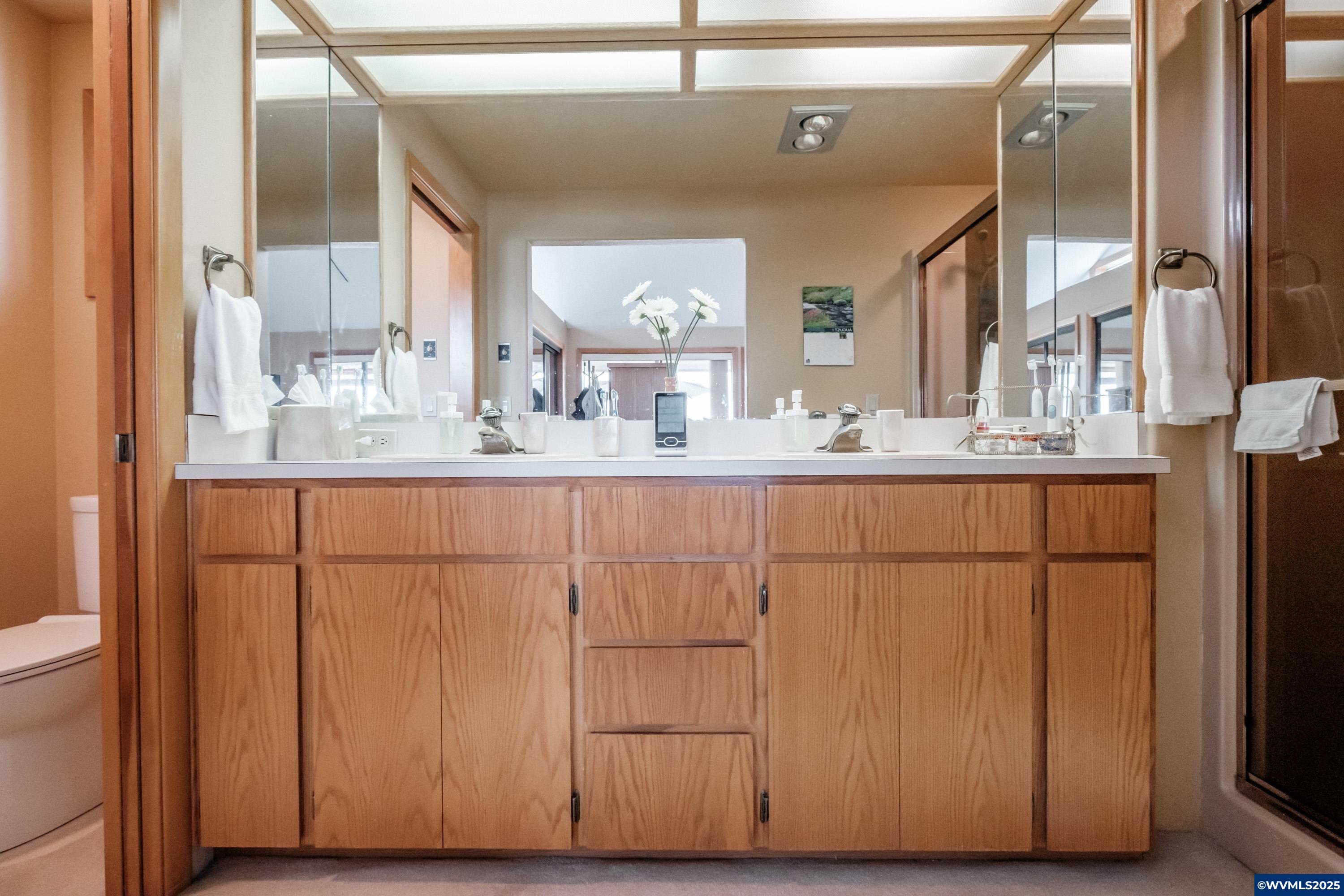 Salem, Oregon 97306, United States, 4 Bedrooms Bedrooms, ,4 BathroomsBathrooms,Residential,Active,48554