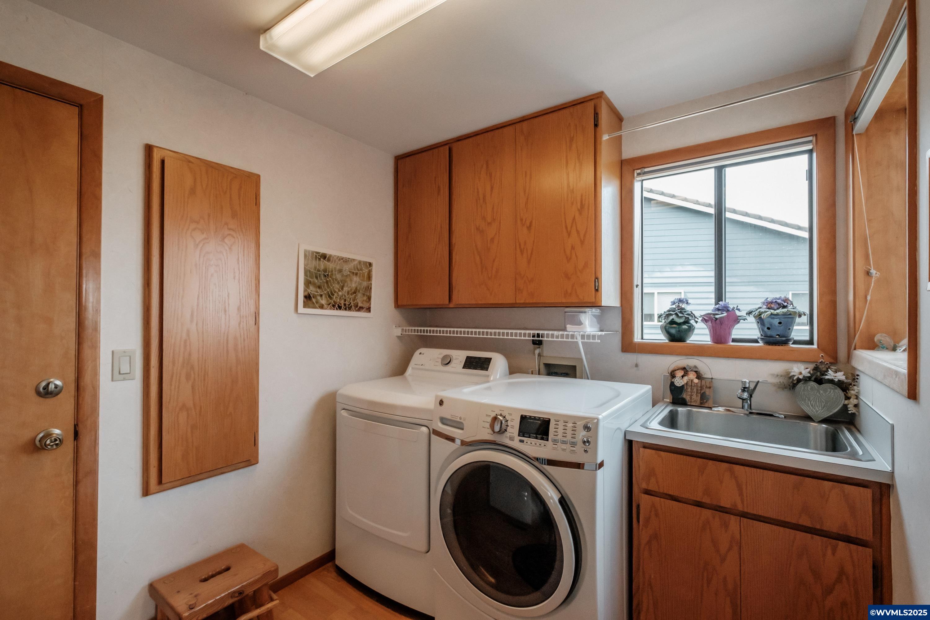 Salem, Oregon 97306, United States, 4 Bedrooms Bedrooms, ,4 BathroomsBathrooms,Residential,Active,48554