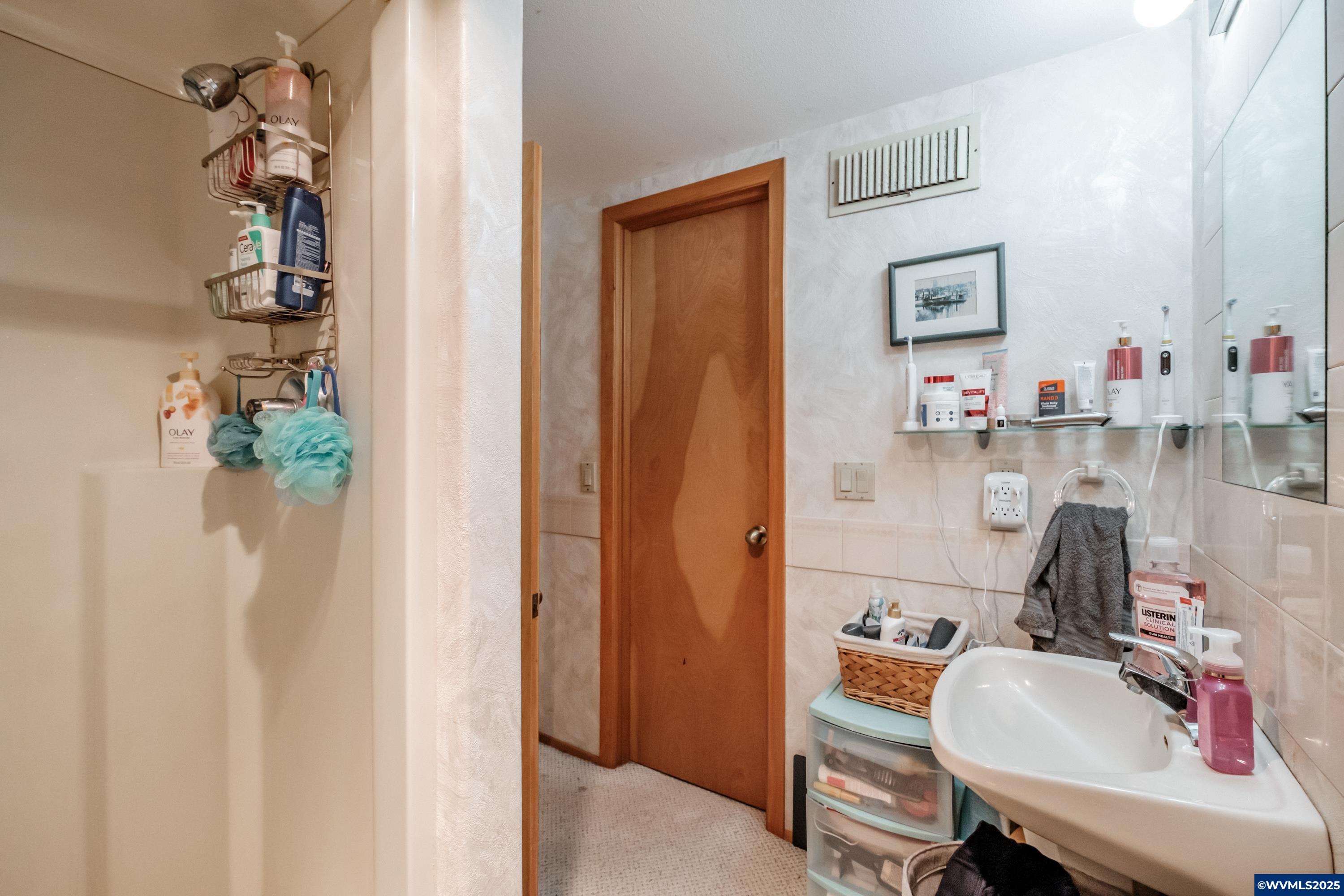 Salem, Oregon 97306, United States, 4 Bedrooms Bedrooms, ,4 BathroomsBathrooms,Residential,Active,48554