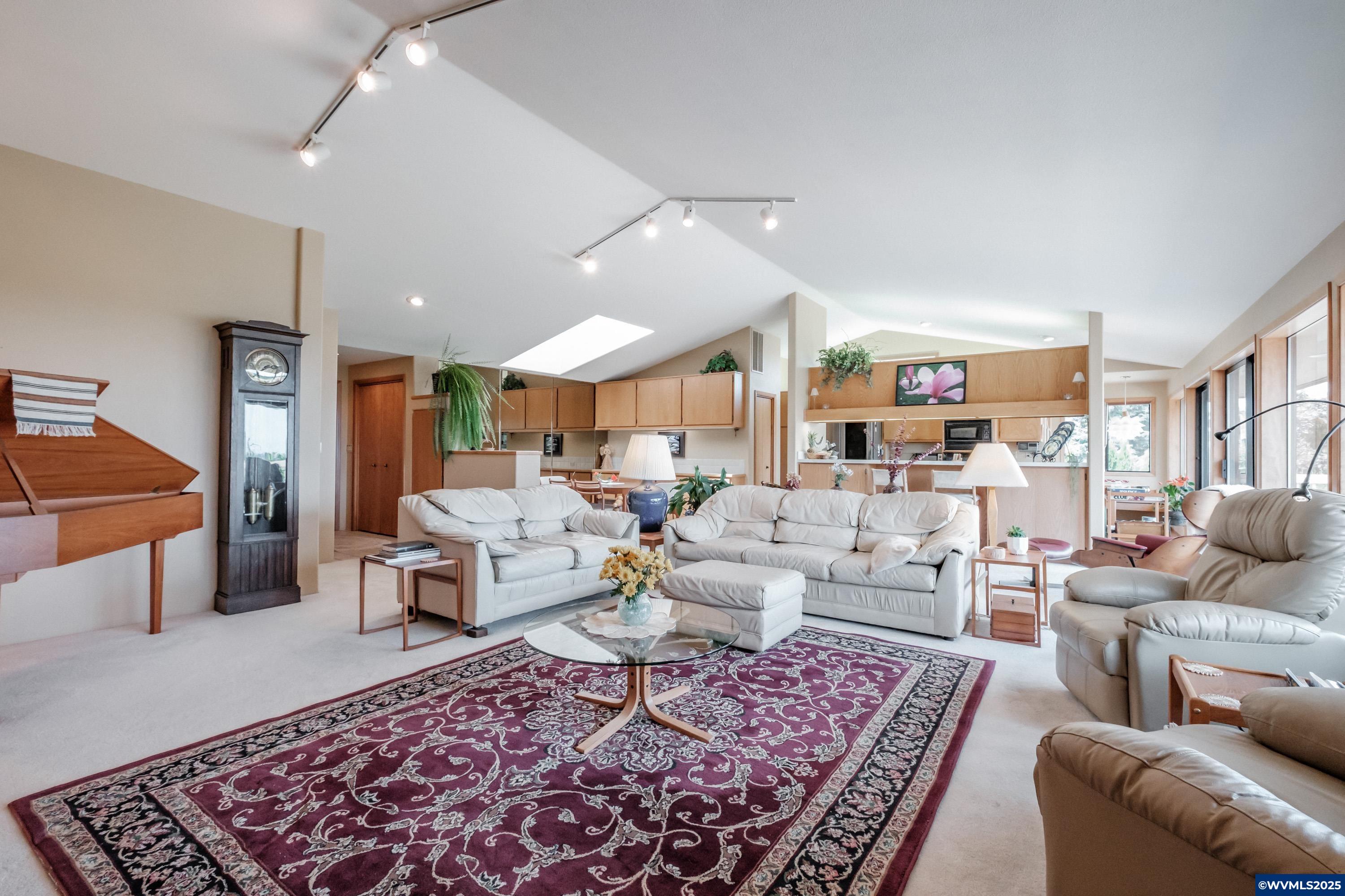 Salem, Oregon 97306, United States, 4 Bedrooms Bedrooms, ,4 BathroomsBathrooms,Residential,Active,48554