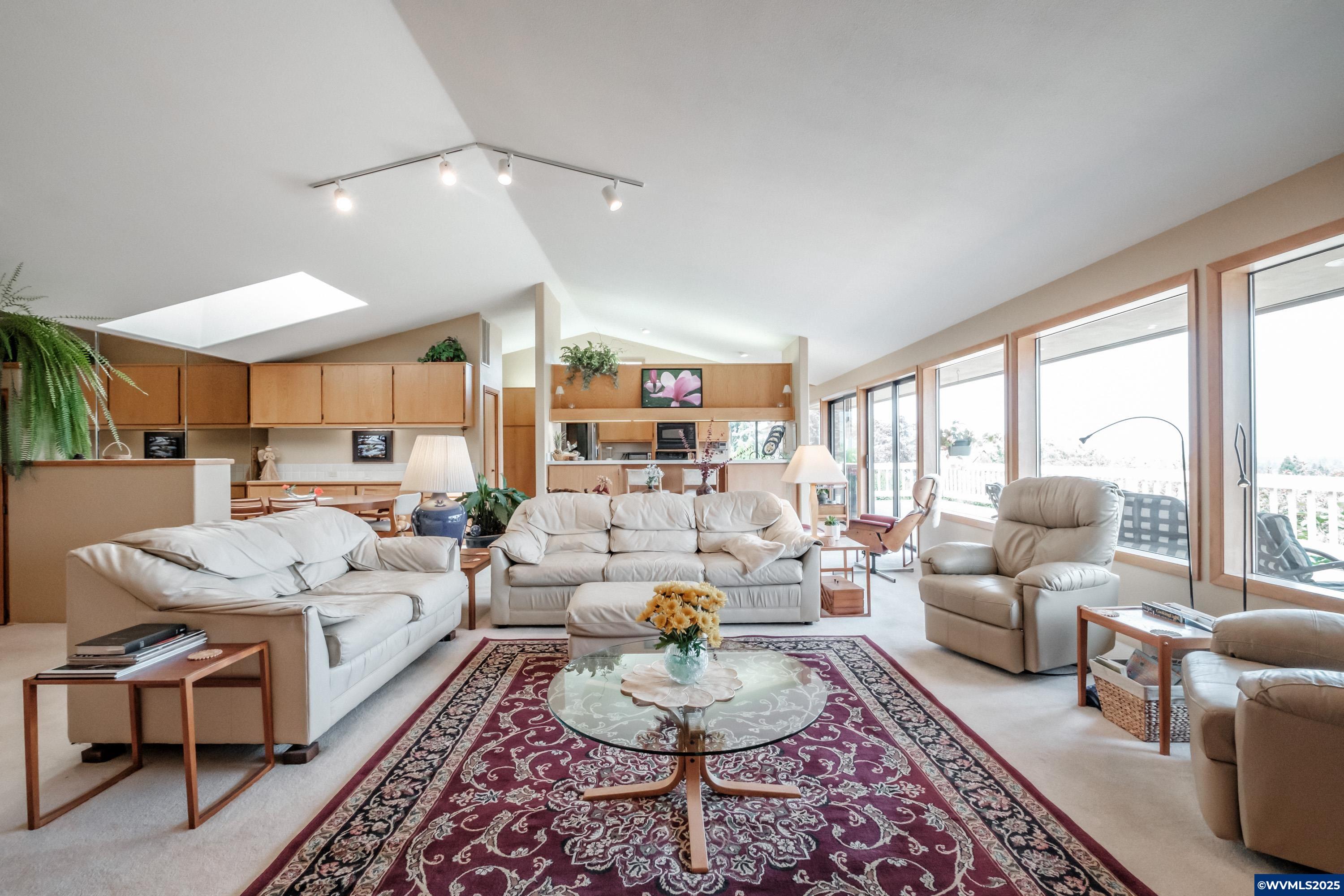 Salem, Oregon 97306, United States, 4 Bedrooms Bedrooms, ,4 BathroomsBathrooms,Residential,Active,48554