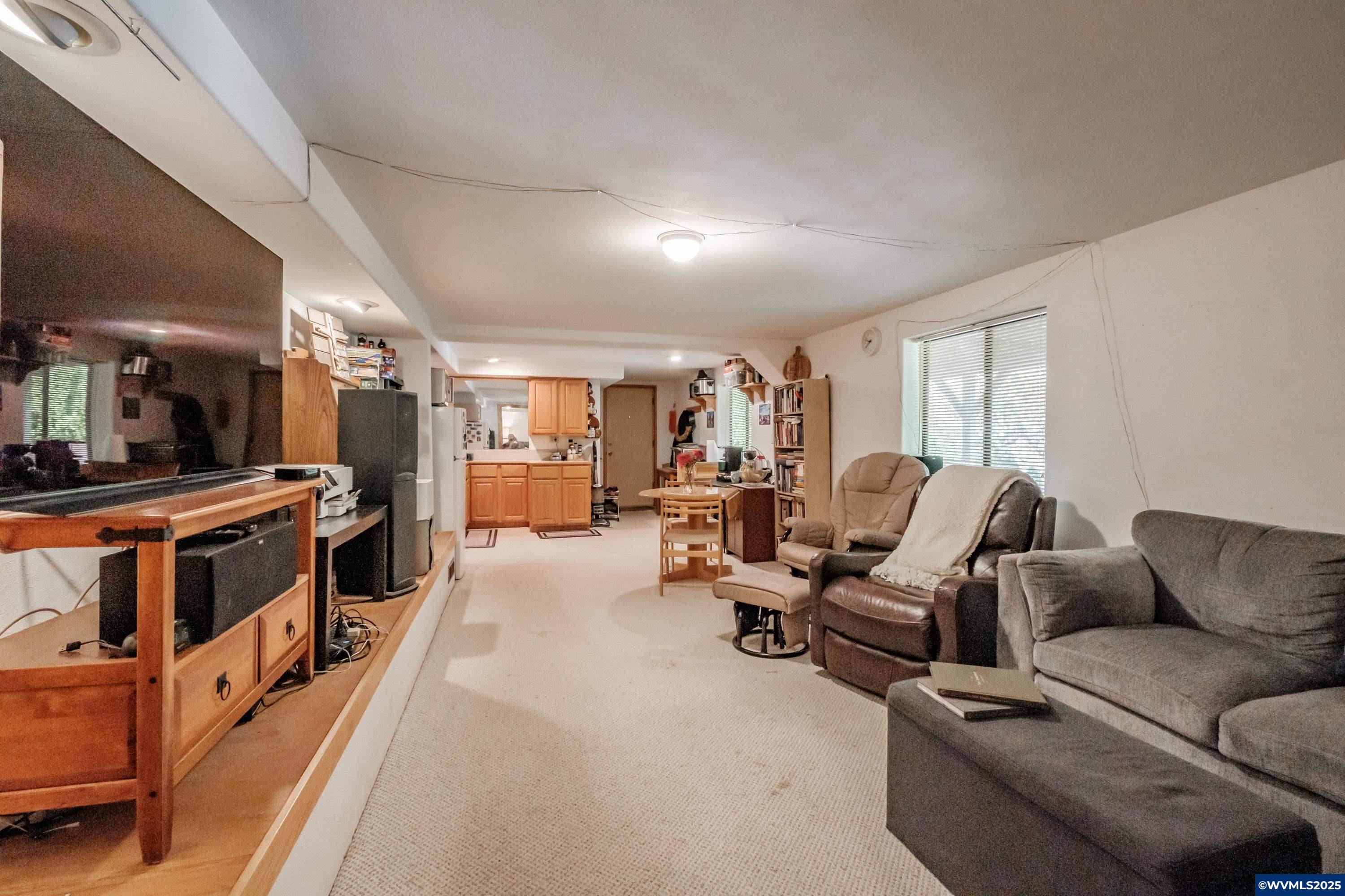 Salem, Oregon 97306, United States, 4 Bedrooms Bedrooms, ,4 BathroomsBathrooms,Residential,Active,48554