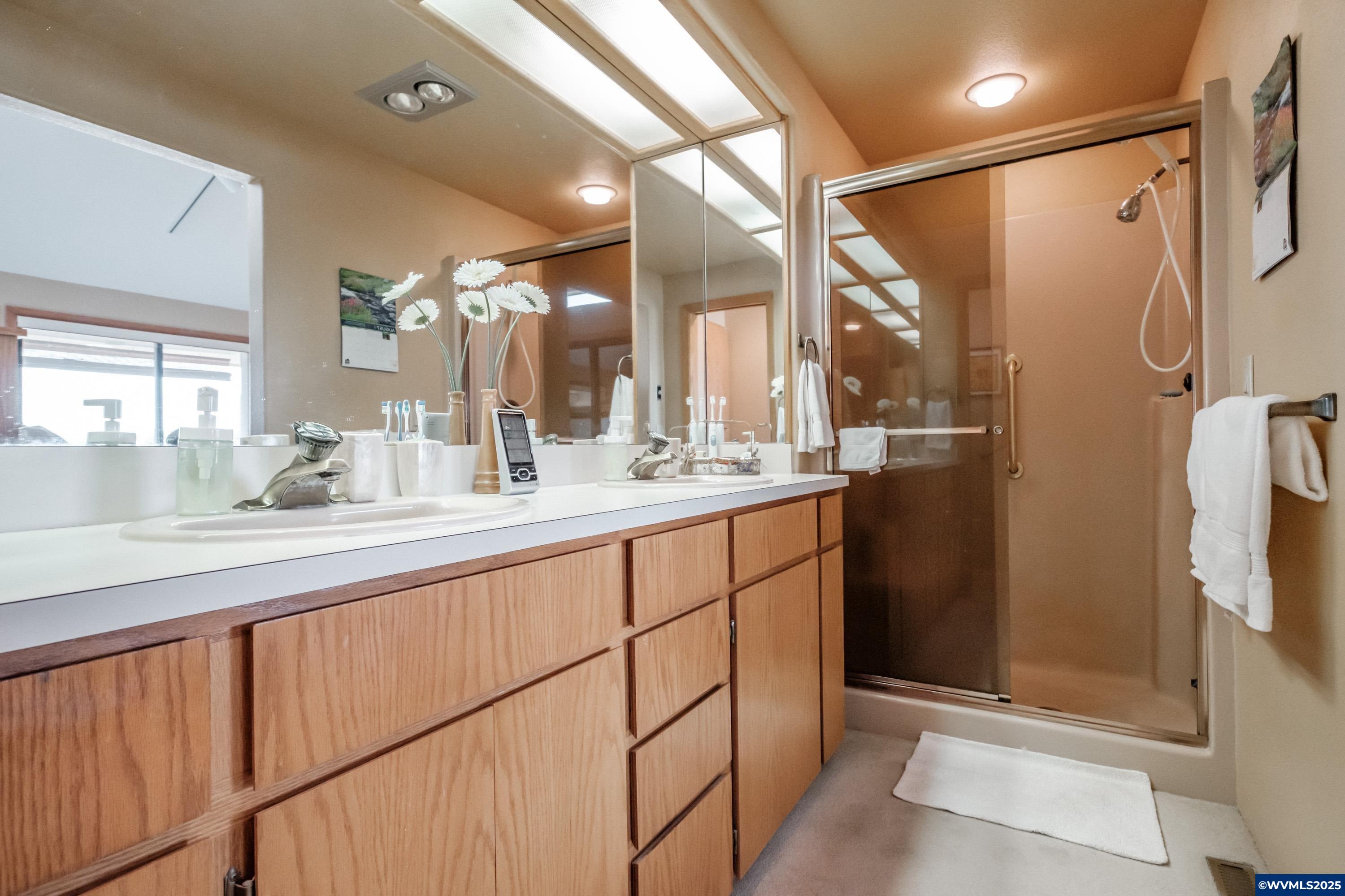 Salem, Oregon 97306, United States, 4 Bedrooms Bedrooms, ,4 BathroomsBathrooms,Residential,Active,48554